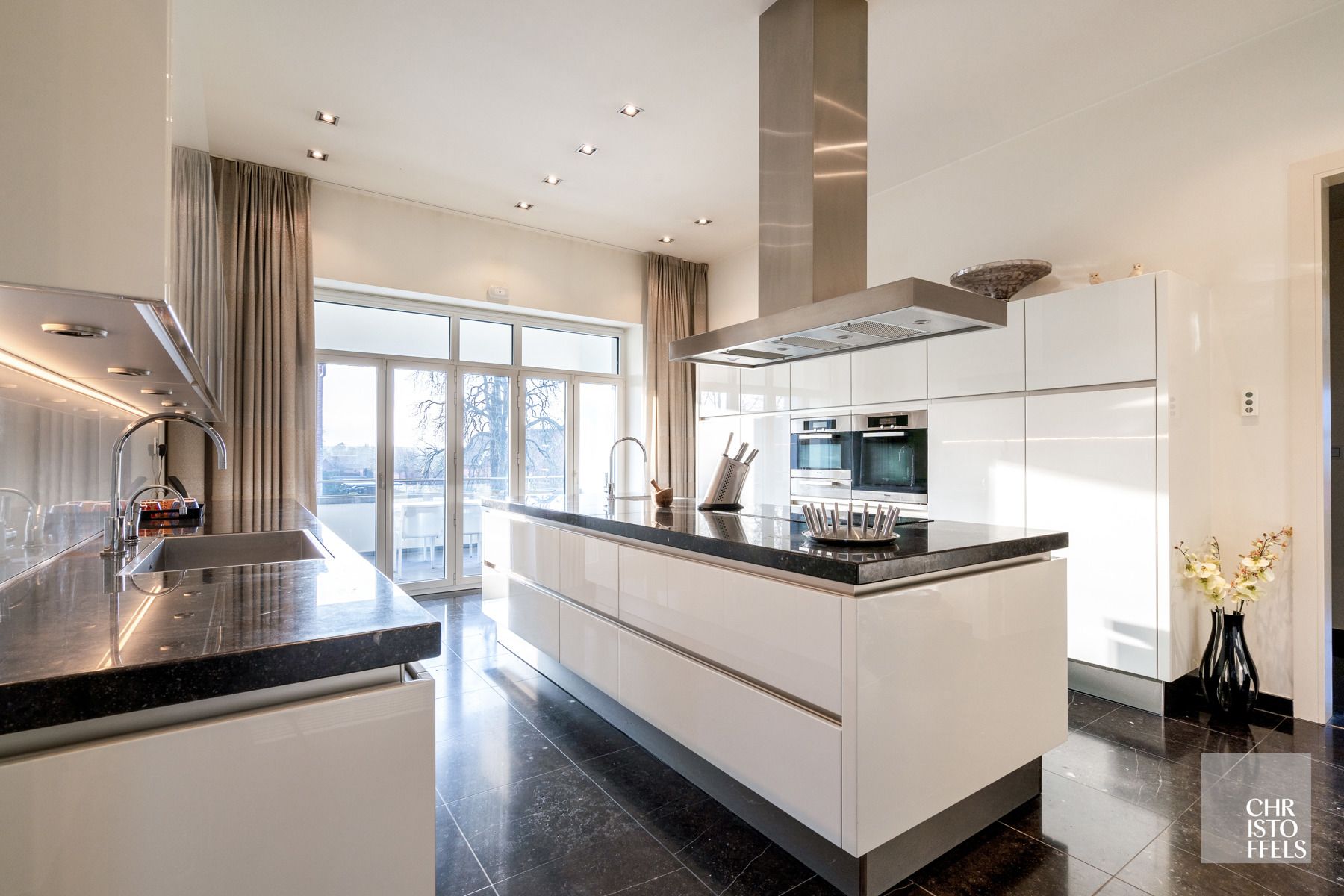 Exclusief villa-appartement van 330m² met vrij uitzicht op omliggend kasteelpark! foto 2