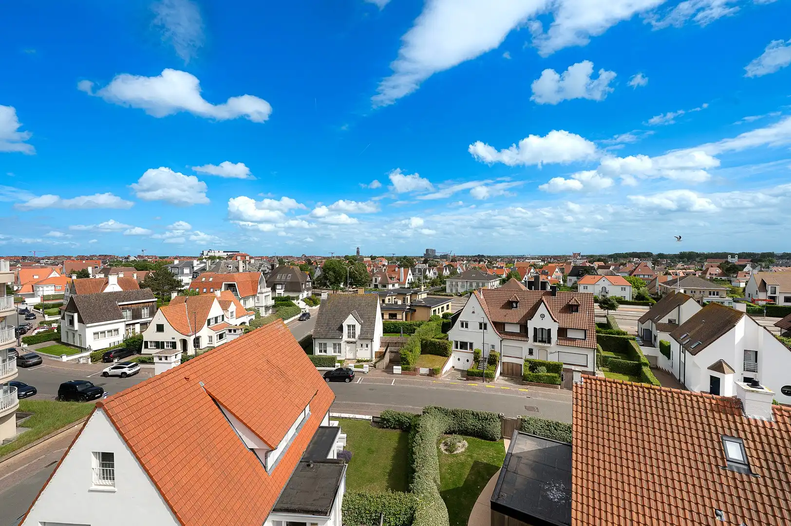 Sublieme zonnige penthouse met ruime terrassen en zijdelings zeezicht. foto 22