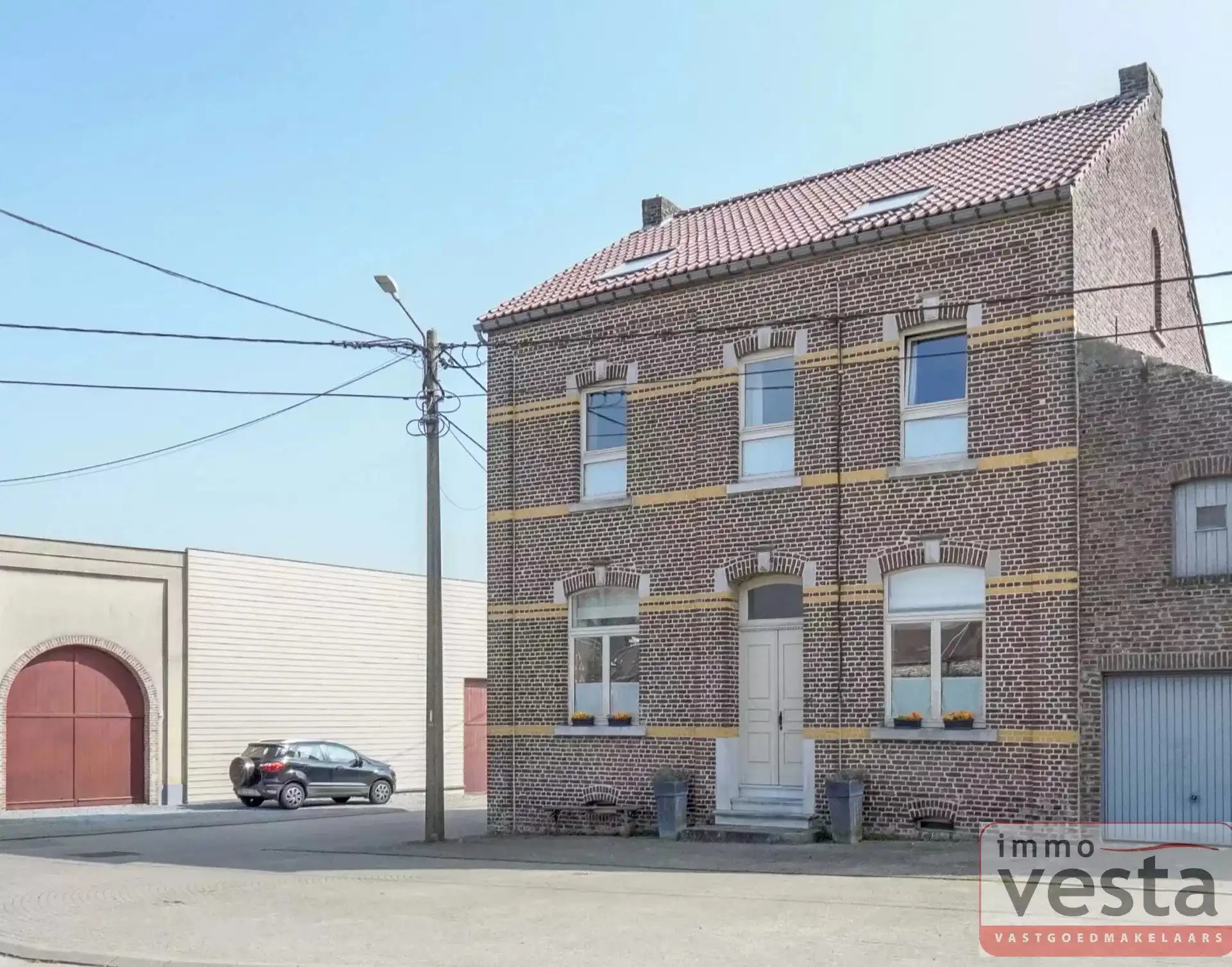 Karaktervolle woning met zwembad en ingerichte leefzolder foto 32