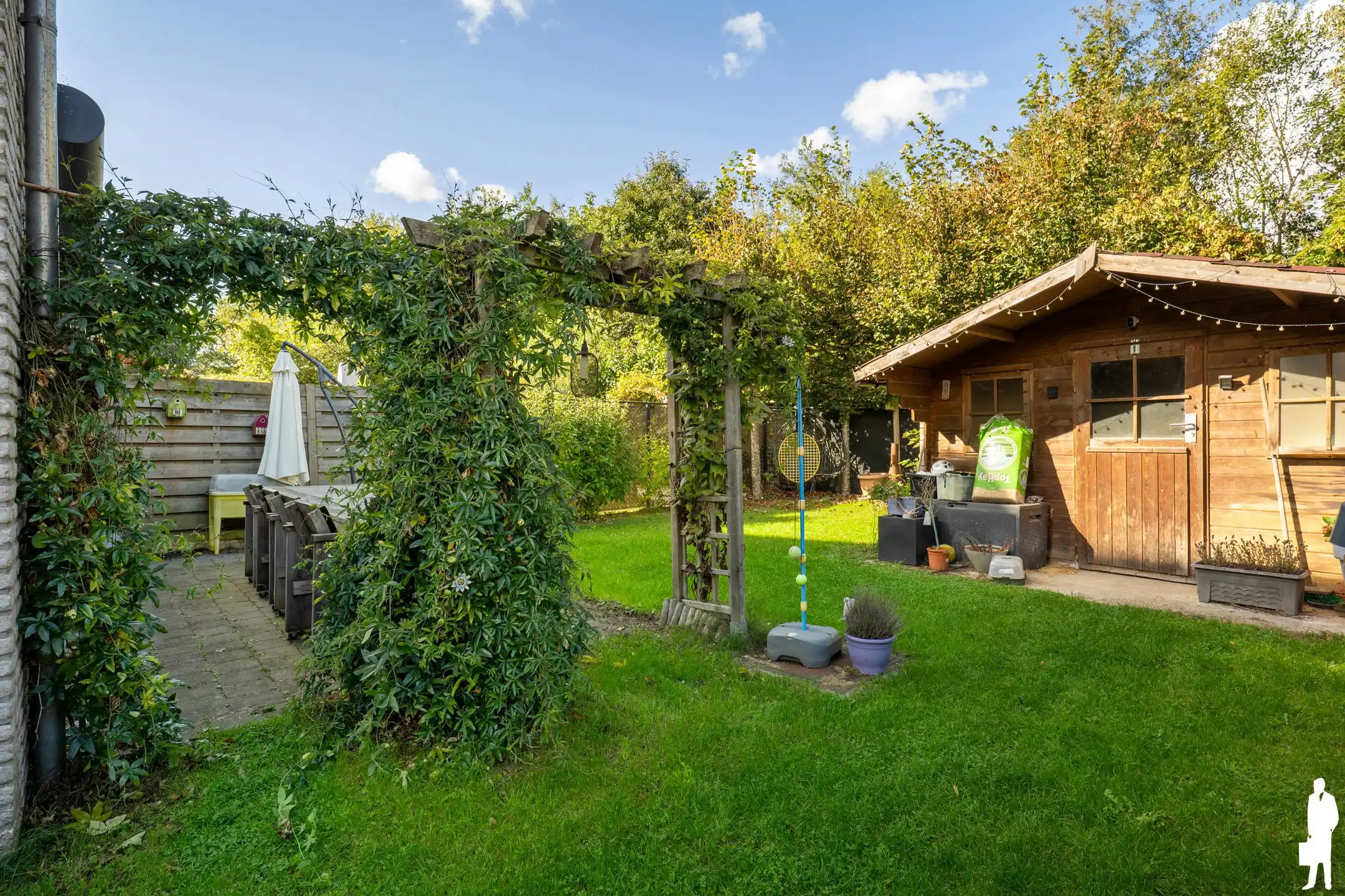 Ruime HOB met 4 slpk en prachtige tuin op toplocatie in Hove foto 8