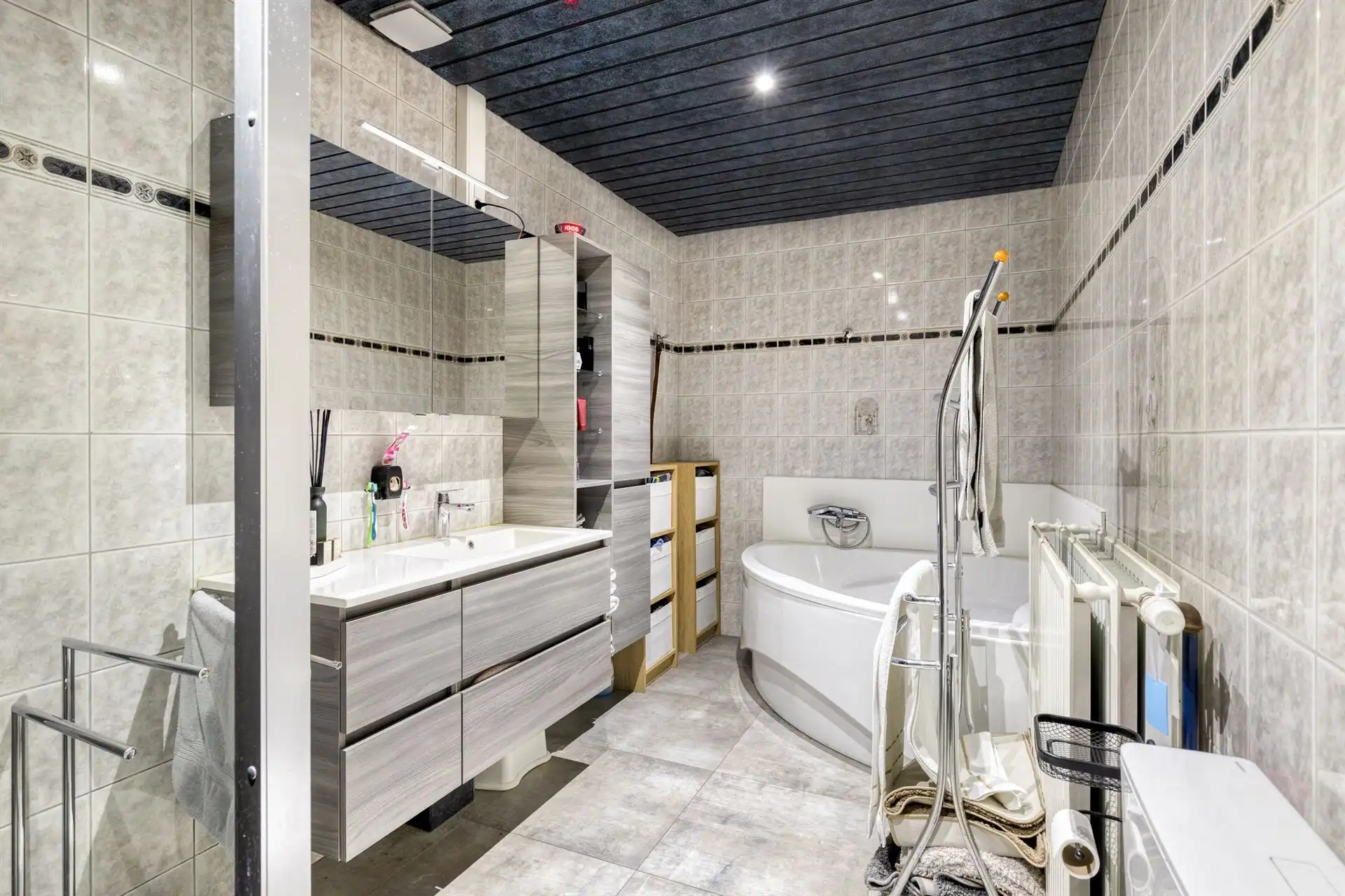 Ruime woning met handelsruimte(57m²)en opslagruimte(462m²). foto 11