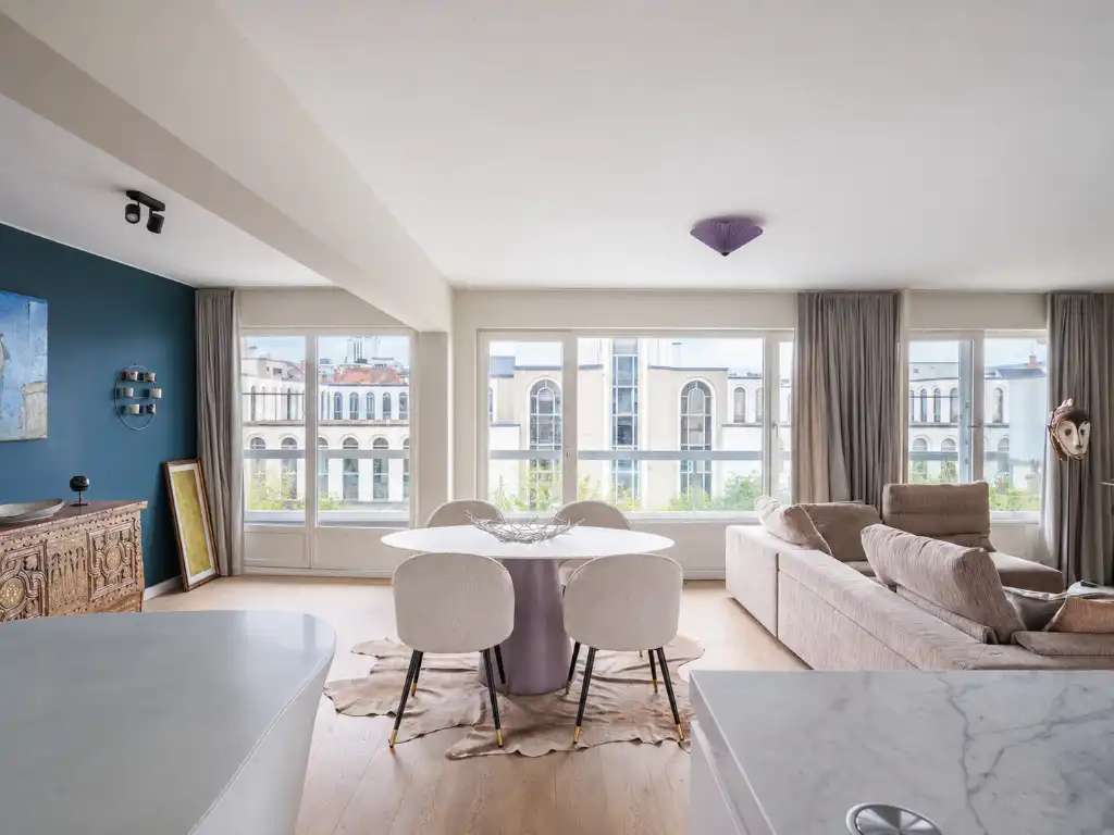 Toplocatie aan de Kouter. Wonen aan het water in een aangenaam appartement met terras. foto 3