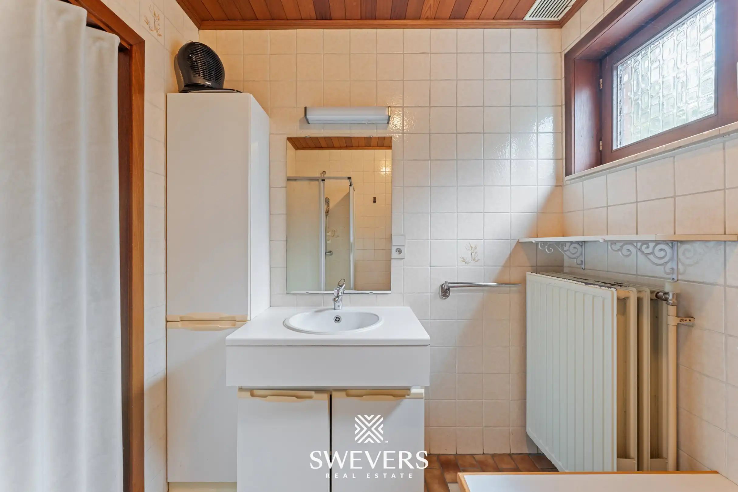 Uitstekend gelegen woning met 4 slaapkamers en mooie tuin foto 16