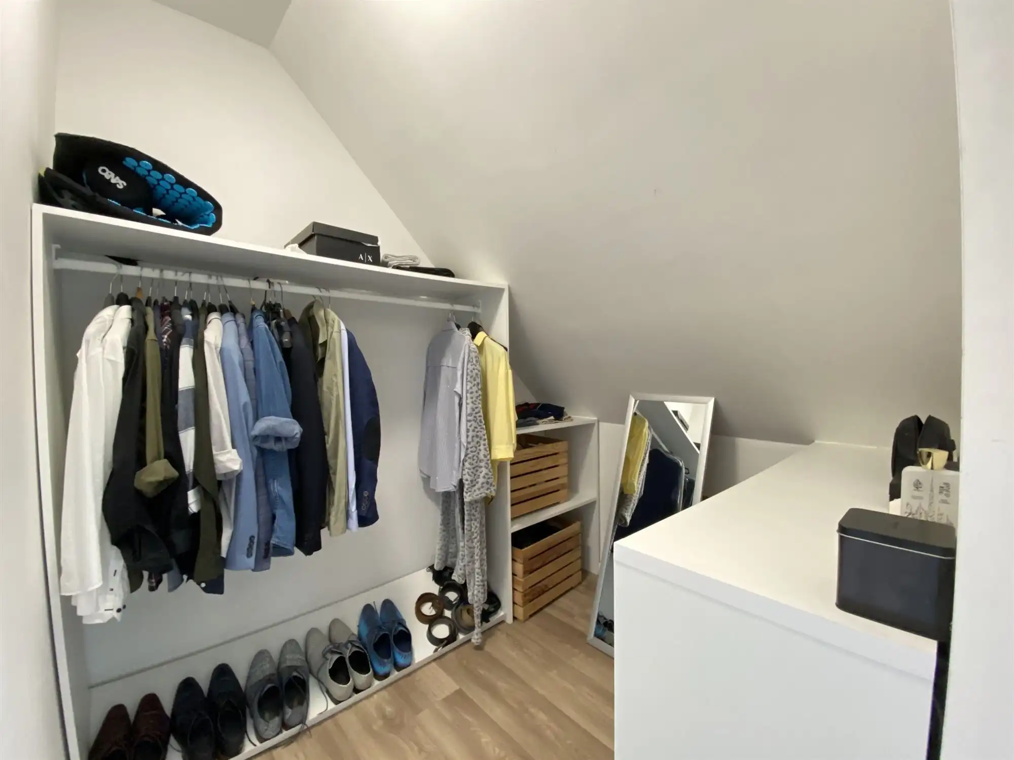 Knappe en ruime bel-etage met 3 slaapkamers, grote garage en tuin. foto 17