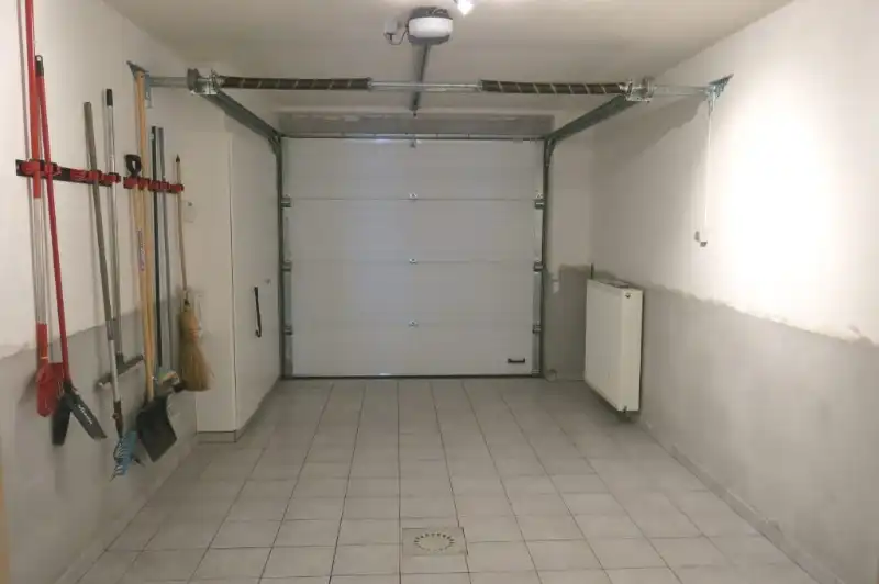 Halfopen villa-woning met Garage en Tuin te huur in Jabbeke foto 8