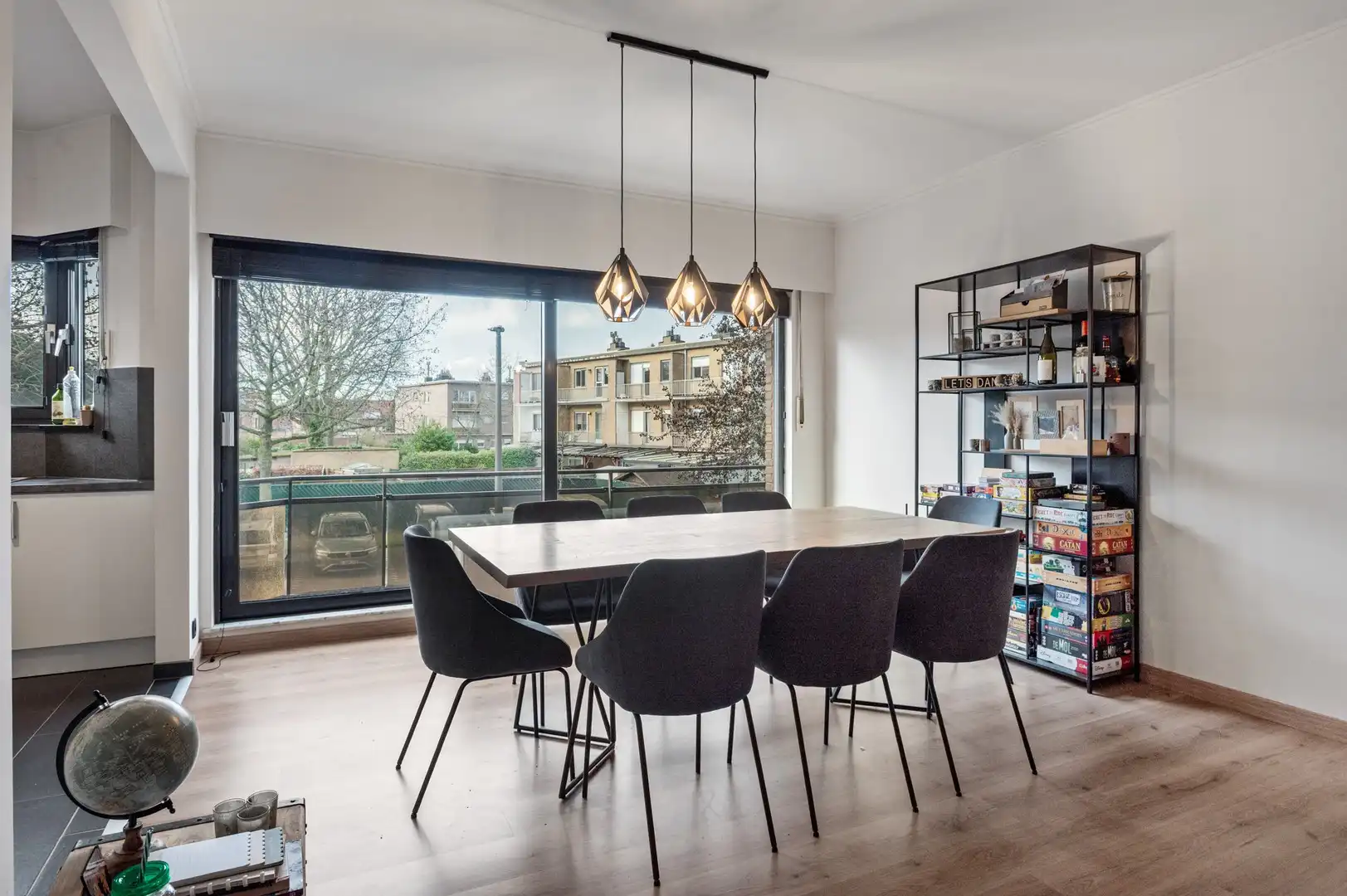 Lichtrijk, ruim appartement vlak bij centrum van Ekeren foto 4