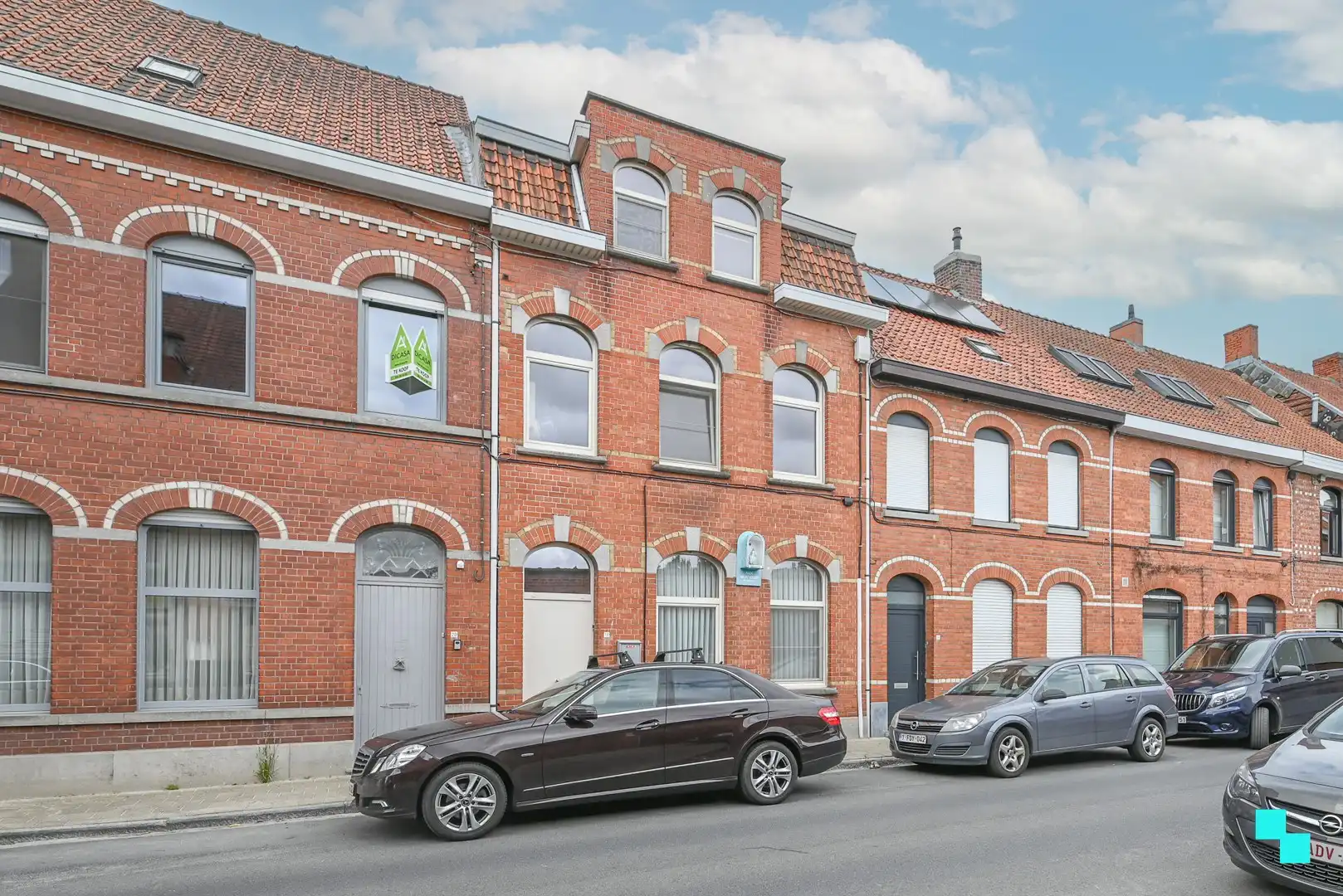 Charmante woning met een doorgedreven energetische renovatie te Izegem foto {{pictureIndex}}