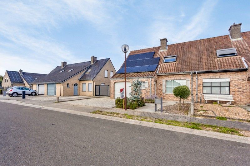 Tot in de puntjes gerenoveerde woning (2019) met 3 slaapkamers, tuin en garage vlakbij het centrum van Ingelmunster te koop! foto 27