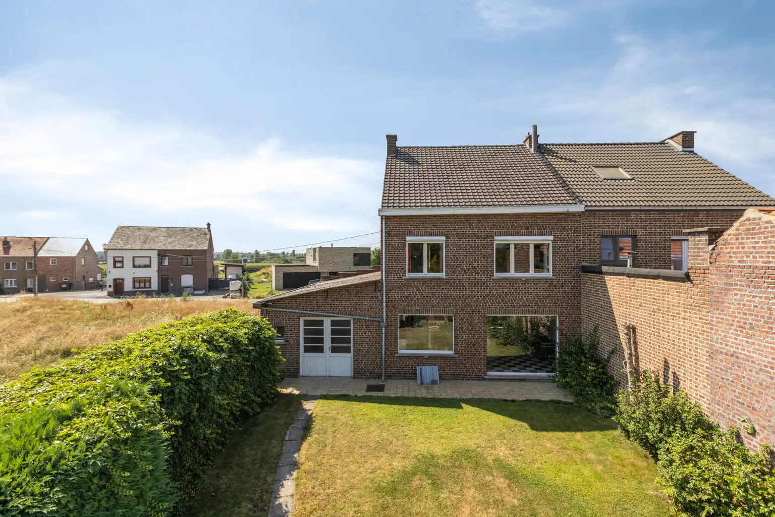 WONING MET TUIN IN DOODLOPENDE STRAAT foto 25