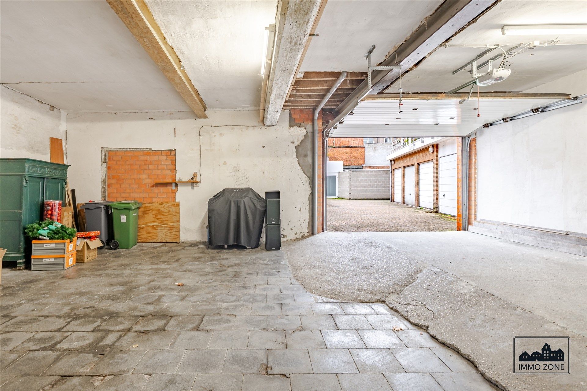 Herenhuis met dubbele garage op steenworp van Grote Markt foto 16