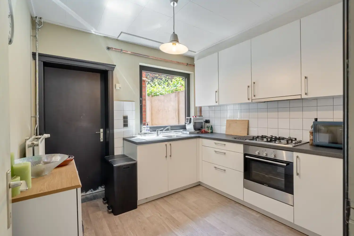 Rustig gelegen woning met 2 slaapkamers en een koer nabij het station te centrum Leuven! foto 6