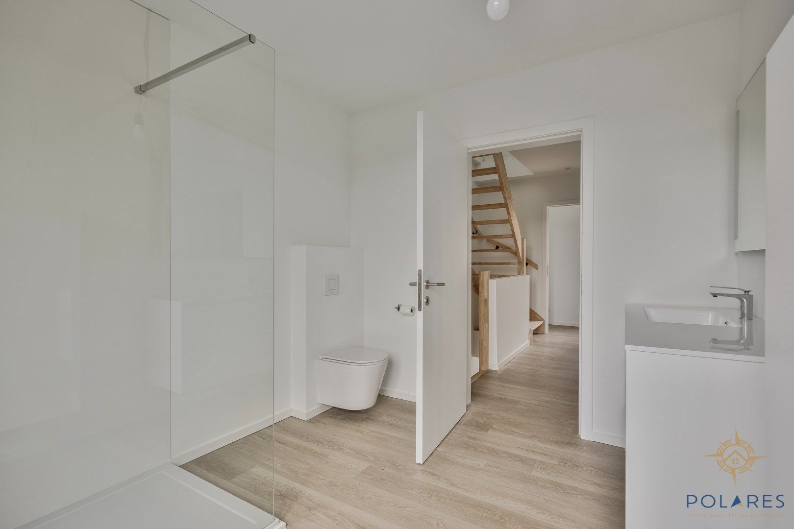 Gerenoveerde halfopen bebouwing op een uitstekende locatie. foto 15