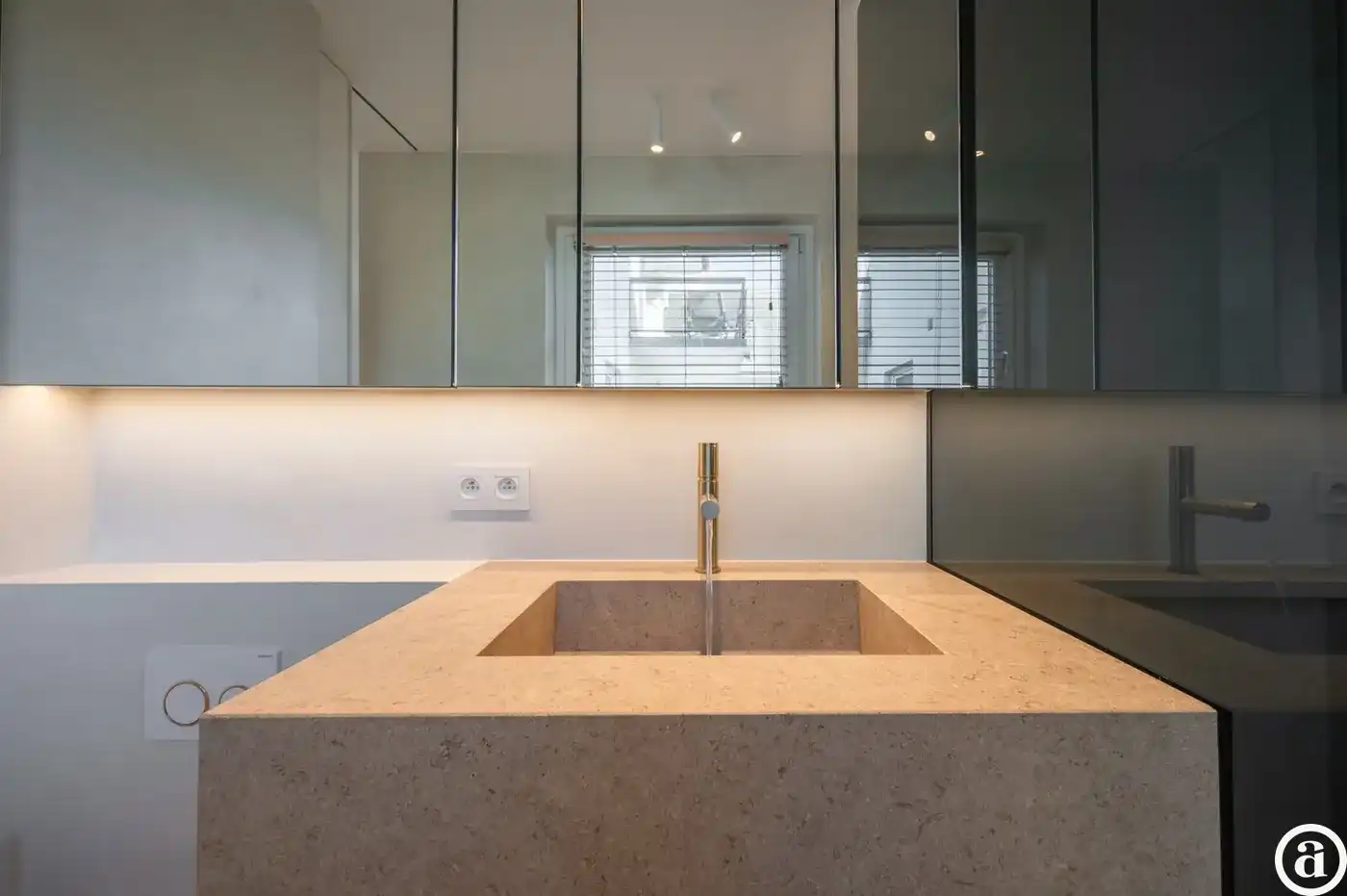 Luxueus gerenoveerd hoekappartement met zeezicht vlakbij de wandeldijk in het Zoute. foto 28
