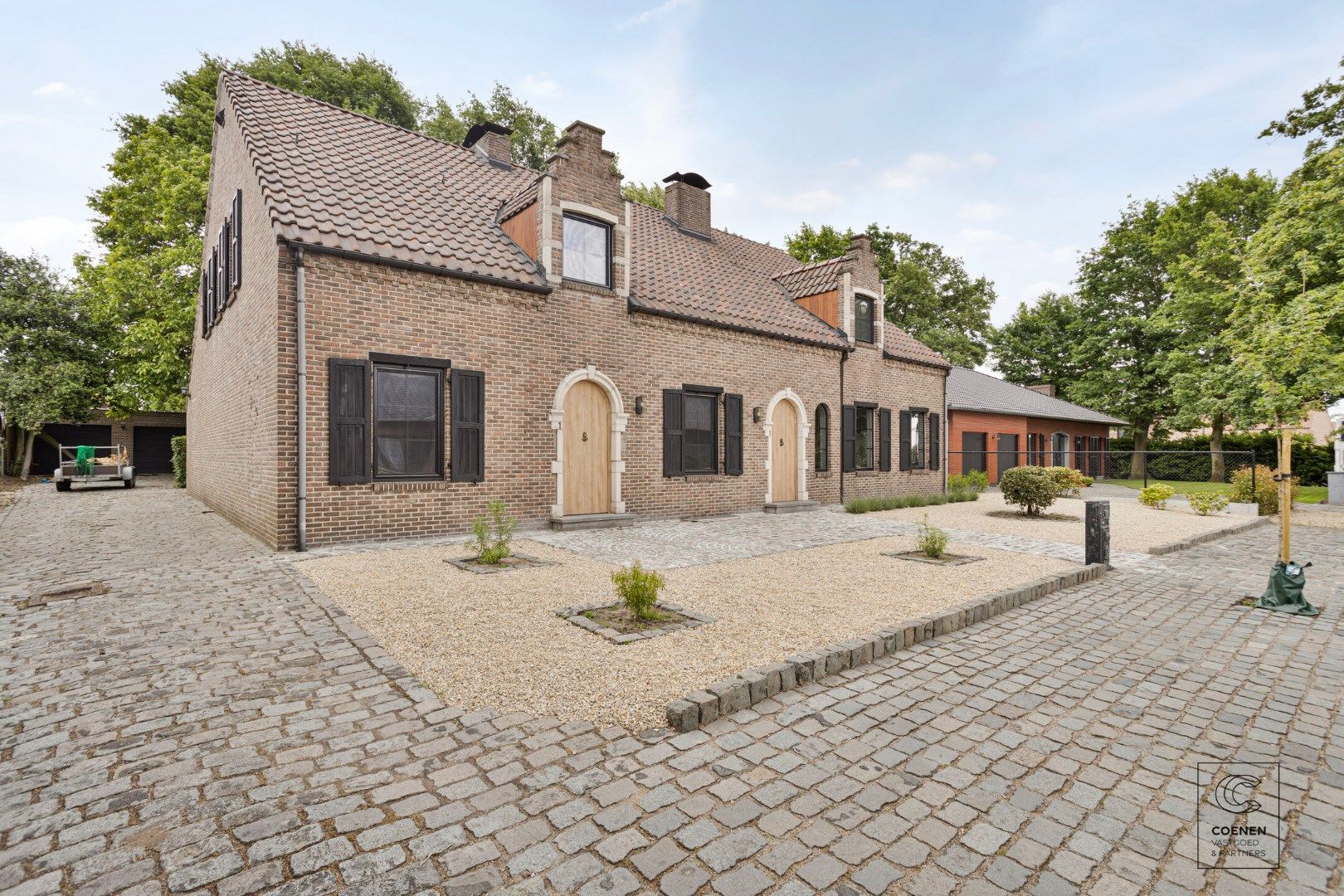 Prachtig, volledig gerenoveerde villa van 351 m² en 6 slaapkamers op een uiterst rustige locatie! foto 30