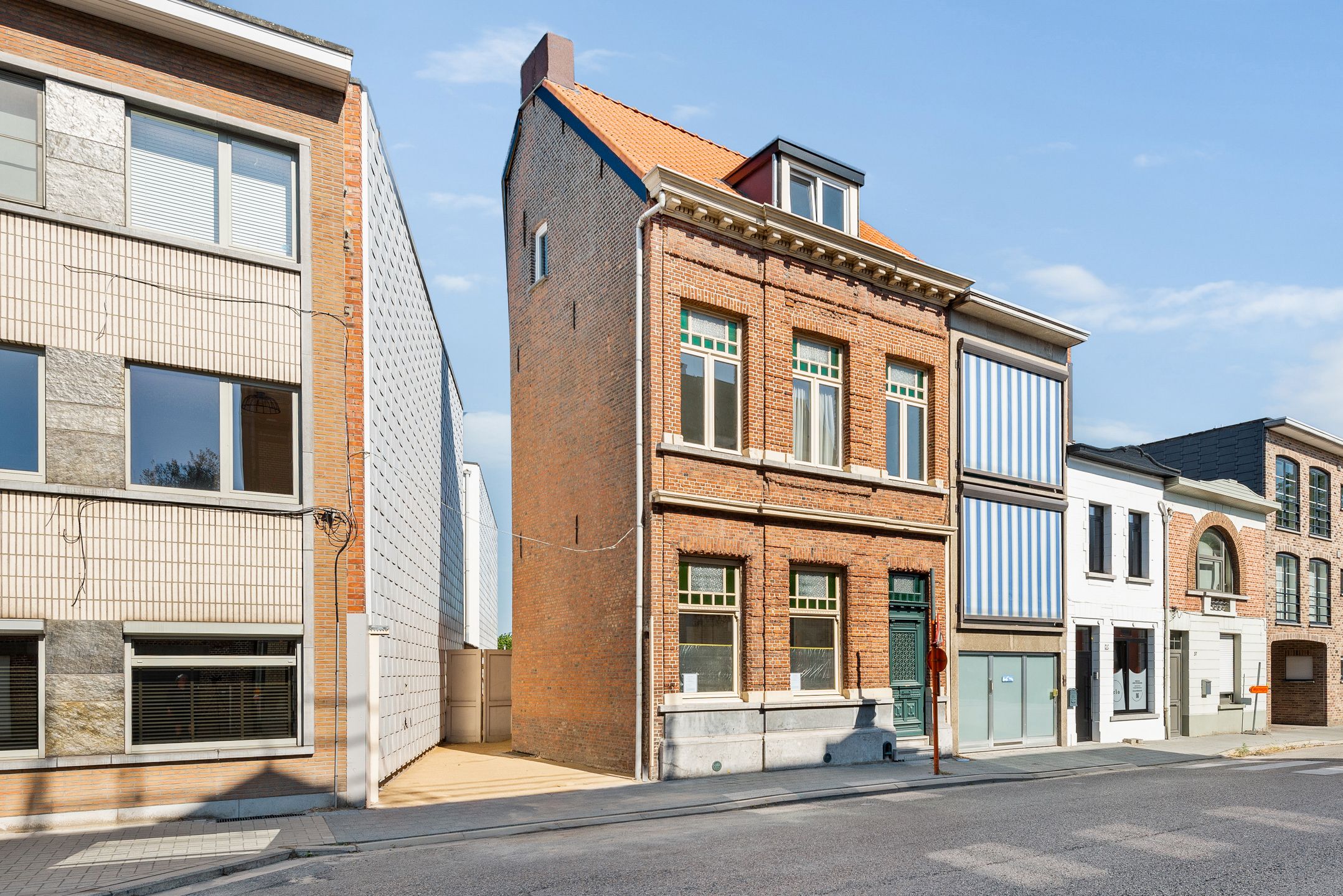 Prachtig gerenoveerde woning met bijgebouw - centrum Kontich foto 1