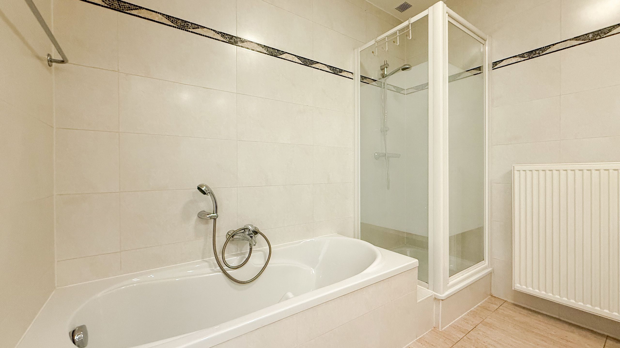 Opbrengsteigendom met Appartement en kantoorruimte! foto 35