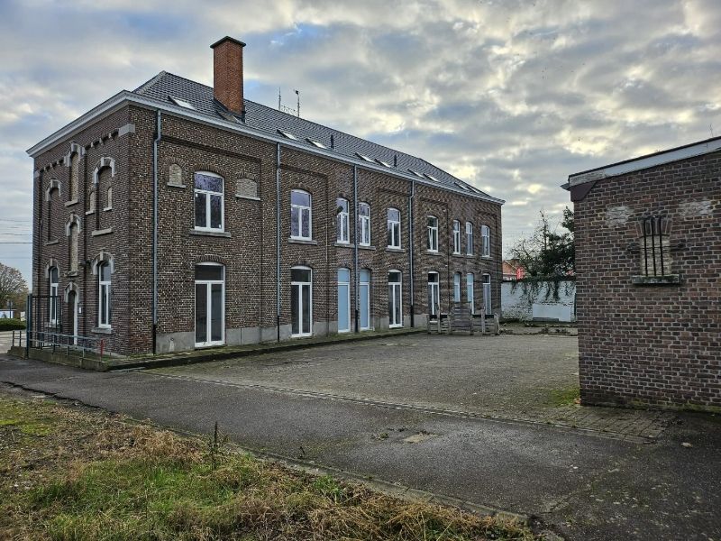 3 gerenoveerde woningen in halfopen en gesloten bebouwing. foto 3