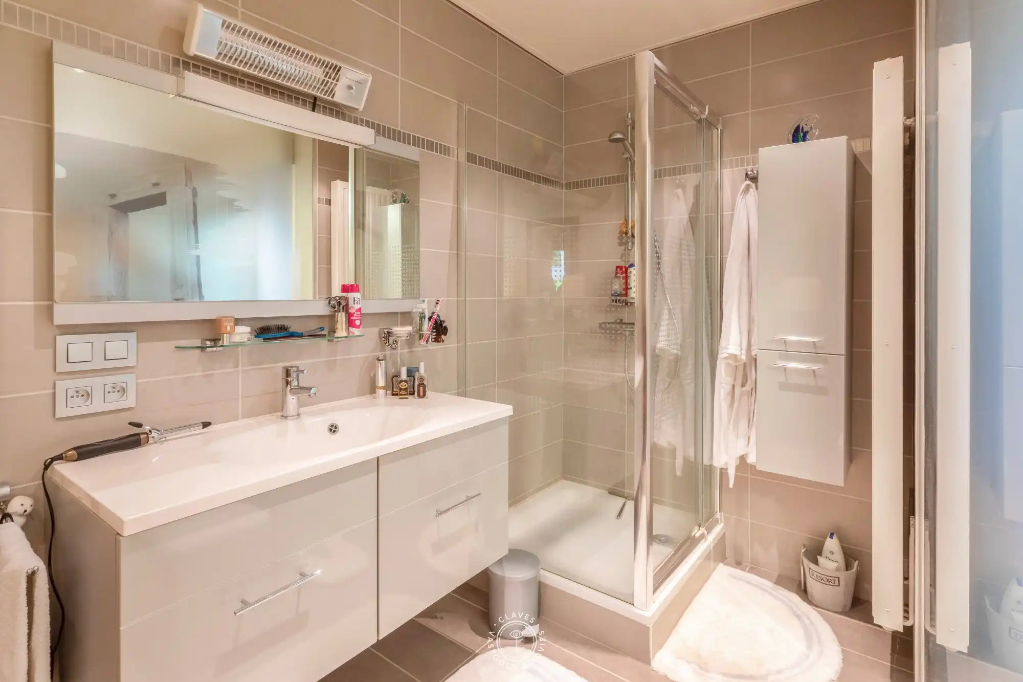 Opbrengsteigendom (ruime burgerwoning) bestaande uit 2 appartementen en garage foto 8