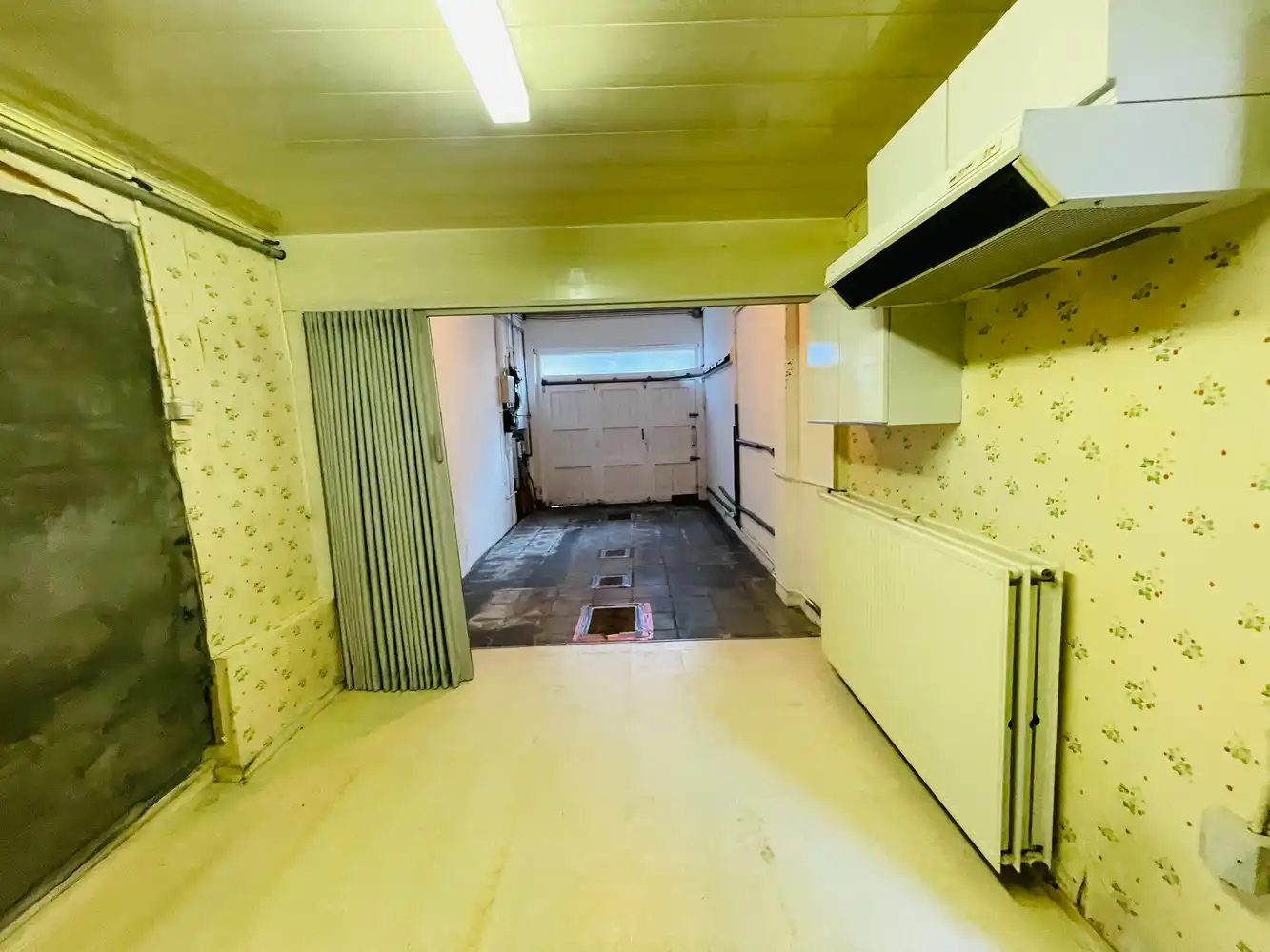 Hartje Brugge &nbsp;TOP &nbsp;TOERISTISCHE LIGGING , in de GOUDEN DRIEHOEK, Uitzonderlijk HANDELSPAND ( gevelbreedte 11 meter) &nbsp; &nbsp; &nbsp; &nbsp; &nbsp; &nbsp; &nbsp; &nbsp; &nbsp; &nbsp; &nbsp; &nbsp;&nbsp; LICHTRIJKE WINKELRUIMTE ,uitgevend op &nbsp;Exclusieve STADSPATIO met overdekte rondgang van 105m²+ GARAGE van 30 m² UNIEK&nbsp; IN BRUGGE op dergelijke ligging ! ERBOVEN lichtrijk ruim APPARTEMENT met zonneterras, foto 47