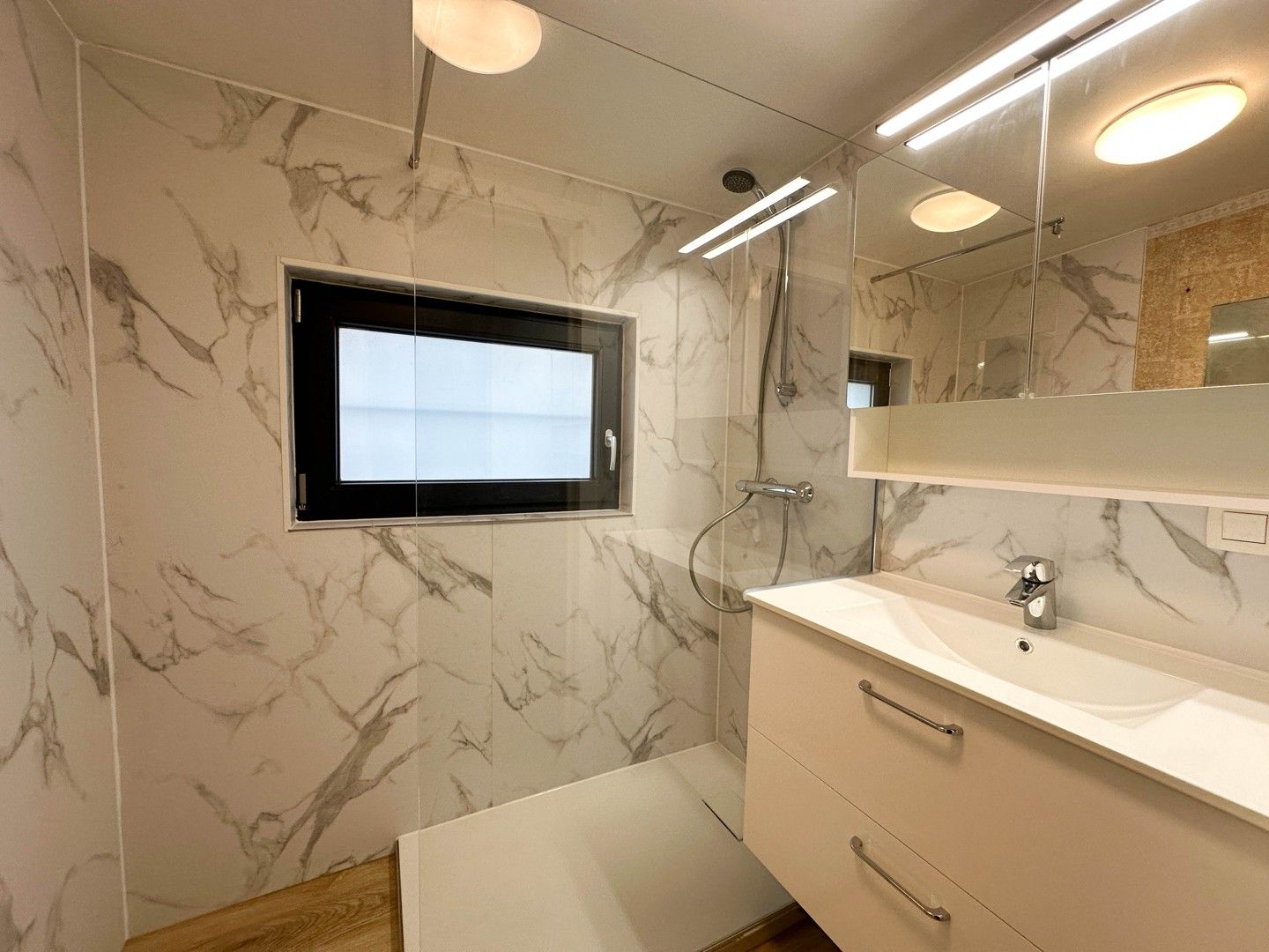 Instapklare HOB met 3 slaapkamers en garage te Oostrozebeke! foto 14