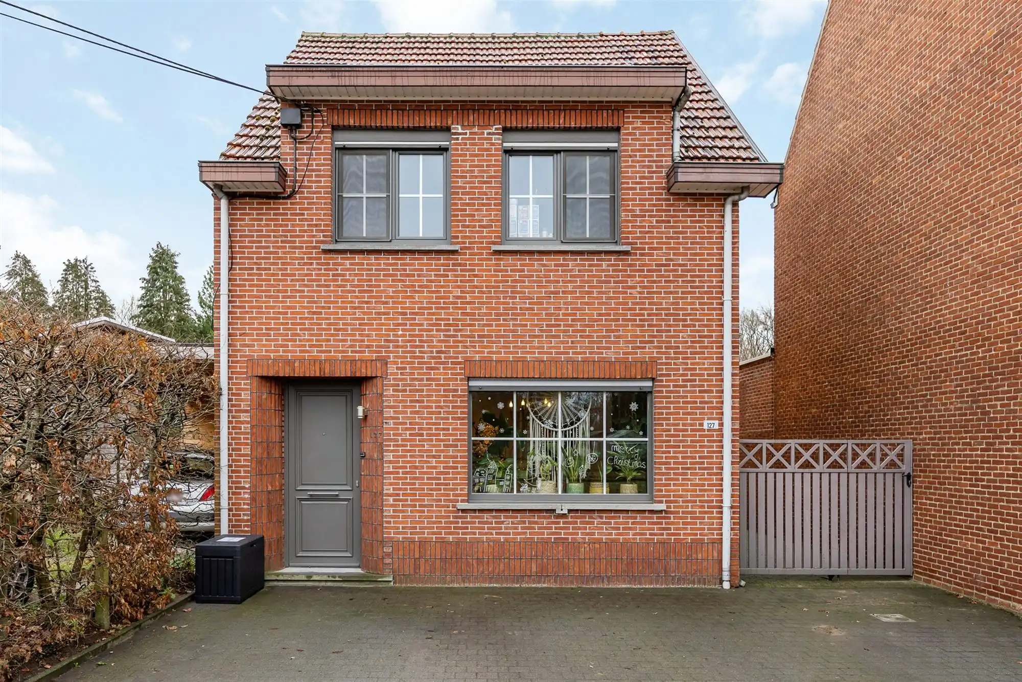 Hoofdfoto van de publicatie: GOED ONDERHOUDEN WONING MET 3 SLAAPKAMERS OP EEN PERCEEL VAN 8A TE ZICHEM