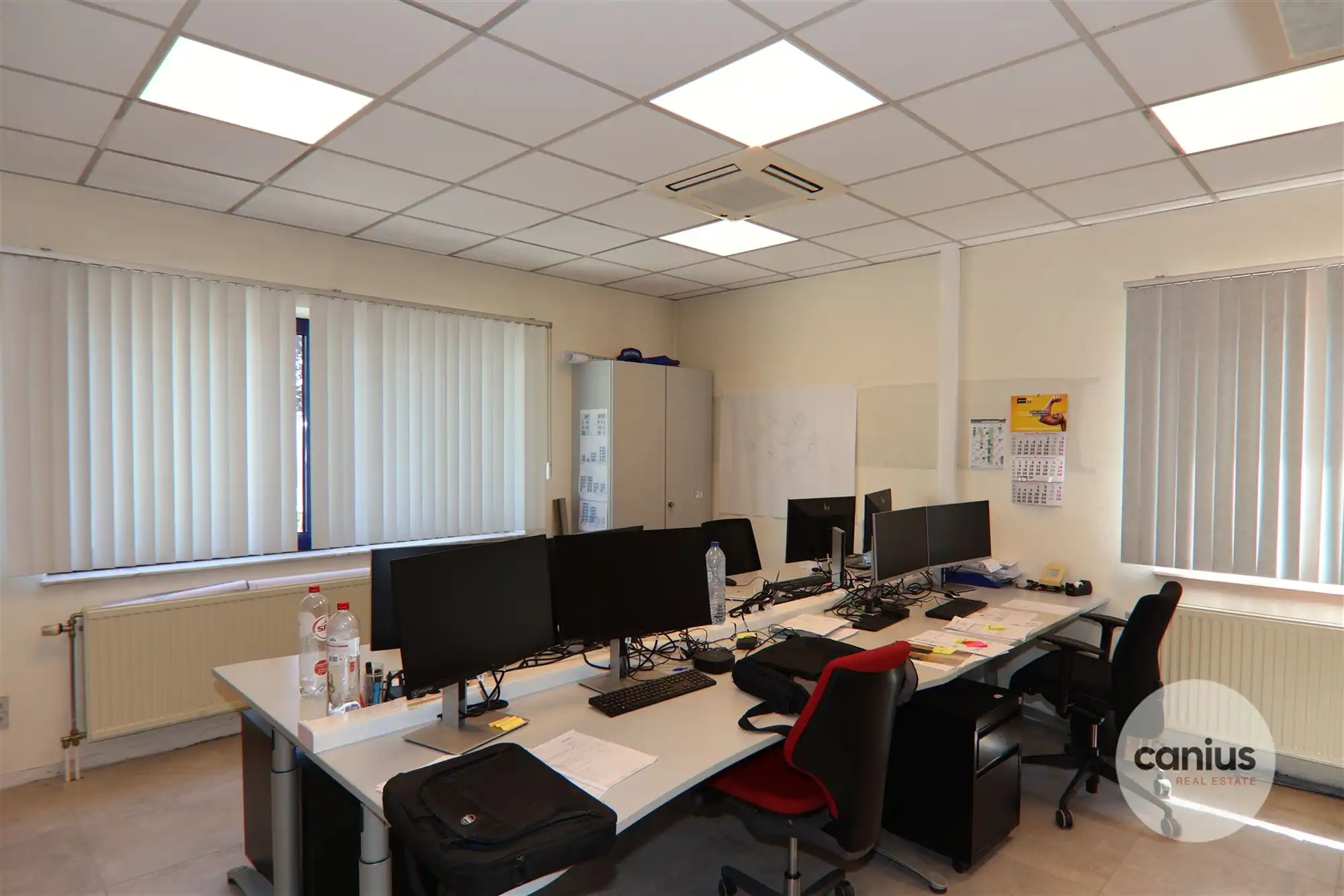 COMMERCIEEL GEBOUW MET MAGAZIJN EN WONING OP EEN ZICHTBARE LOCATIE  foto 17