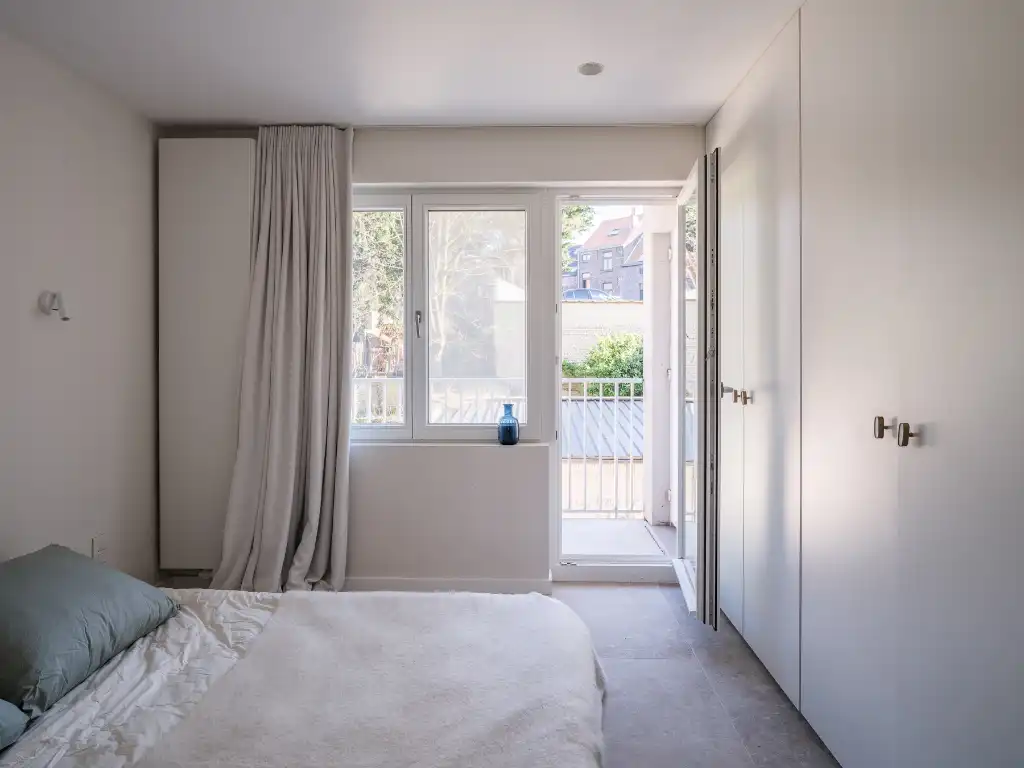 Lichtrijk gerenoveerd éénslaapkamerappartement met terras en zicht op het water foto 9