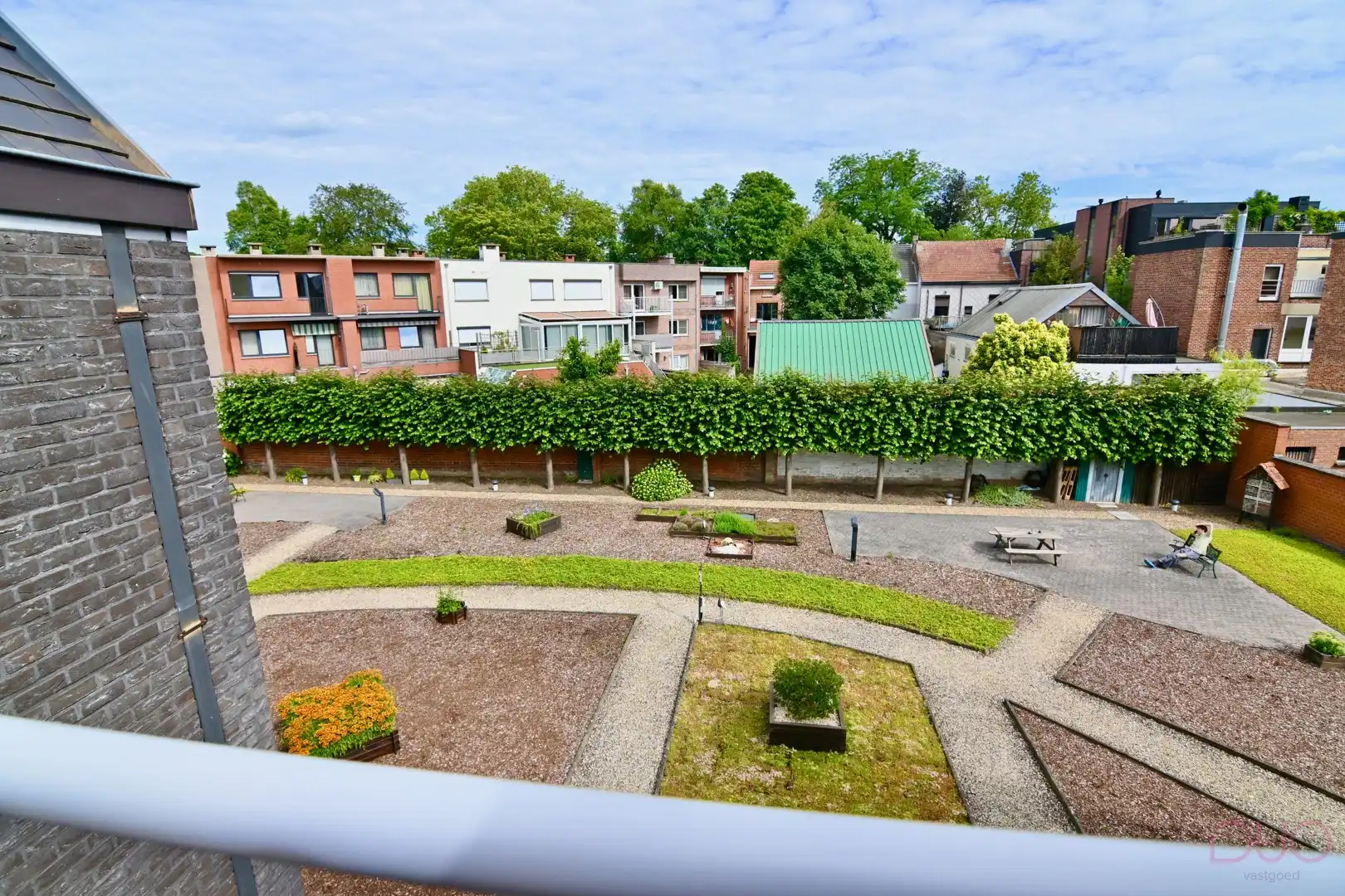 Instapklaar duplex appartement met terras en garagebox op toplocatie in Sint-Truiden foto 12