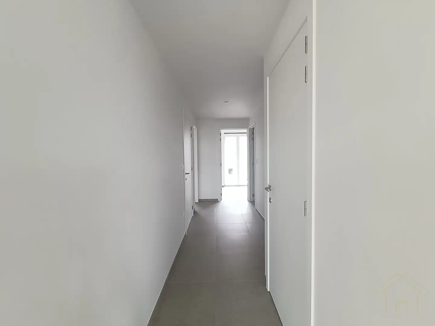 Afgewerkt modelappartement met twee slaapkamers foto 9