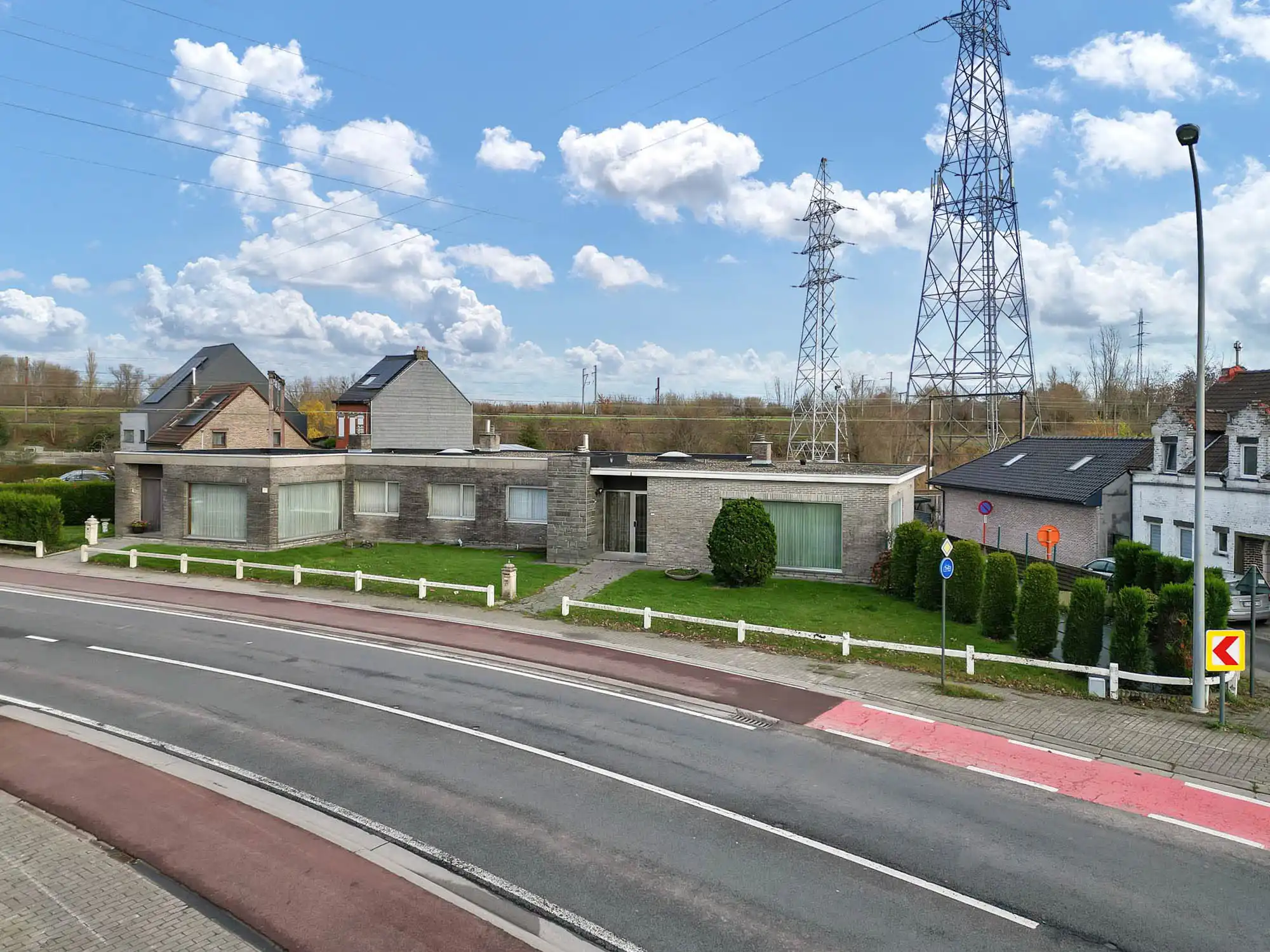 Bungalow met garage en tuintje op strategische ligging foto 28