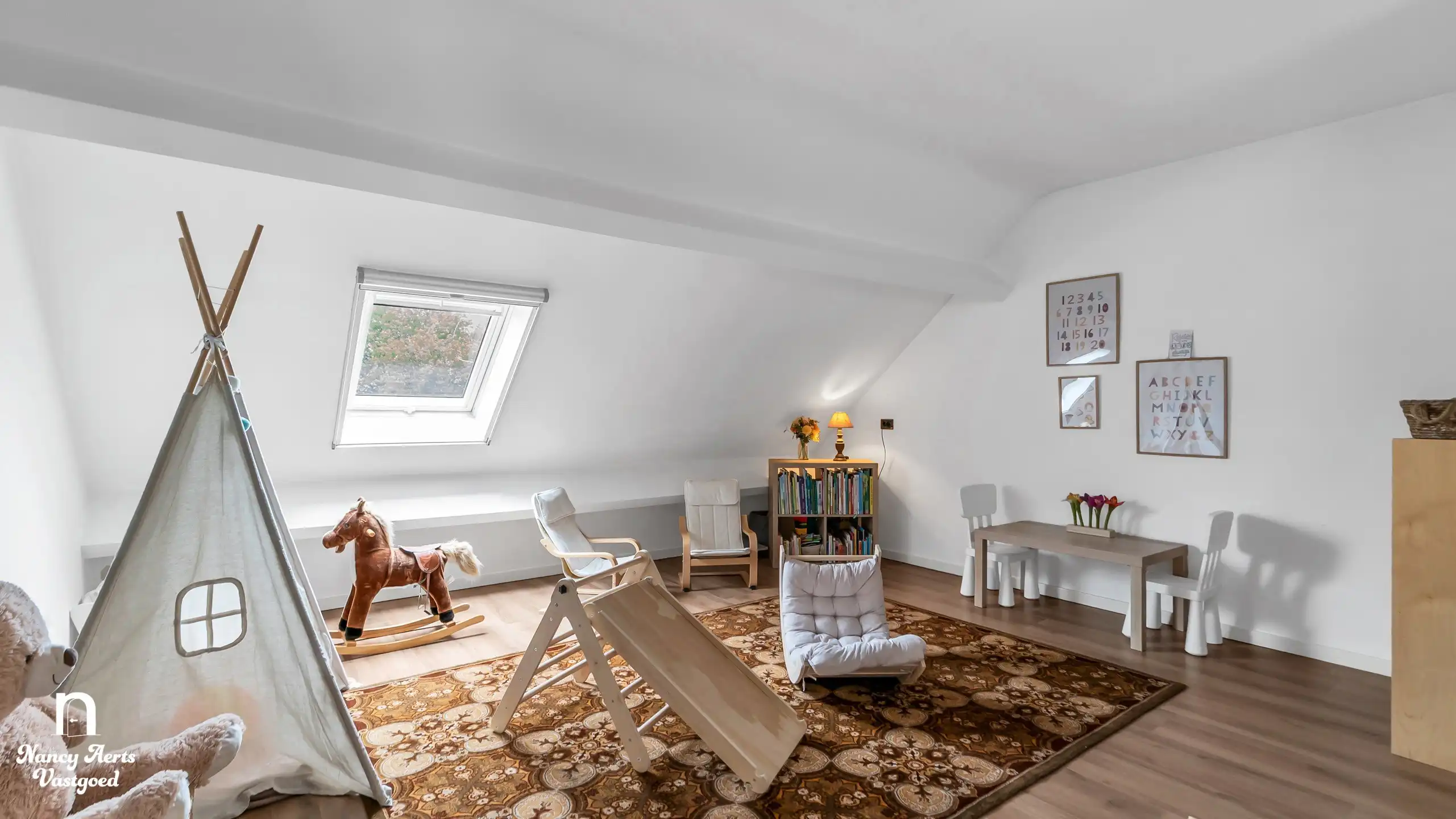 Lichtrijke duplex met open indeling en 3 slaapkamers foto 11