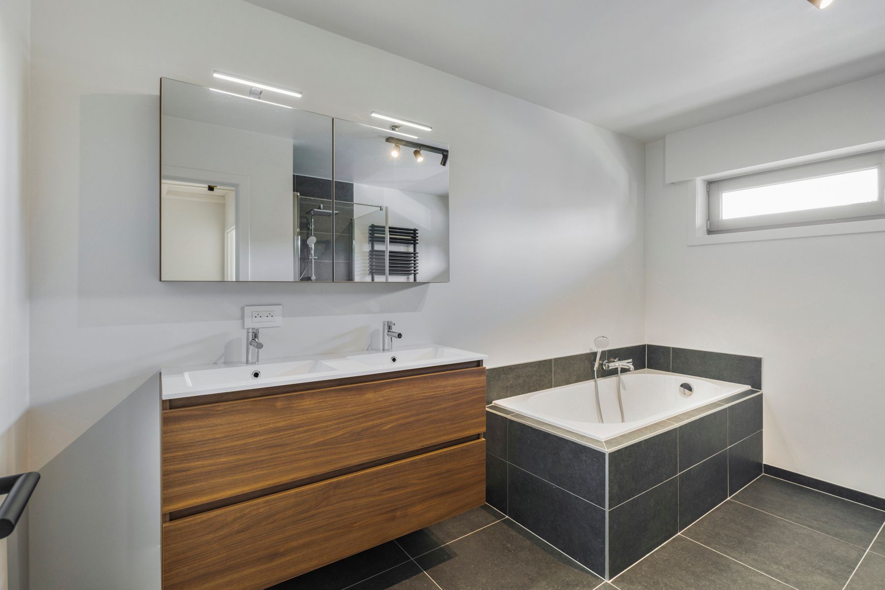 Gerenoveerde woning met 3 slaapkamers foto 14