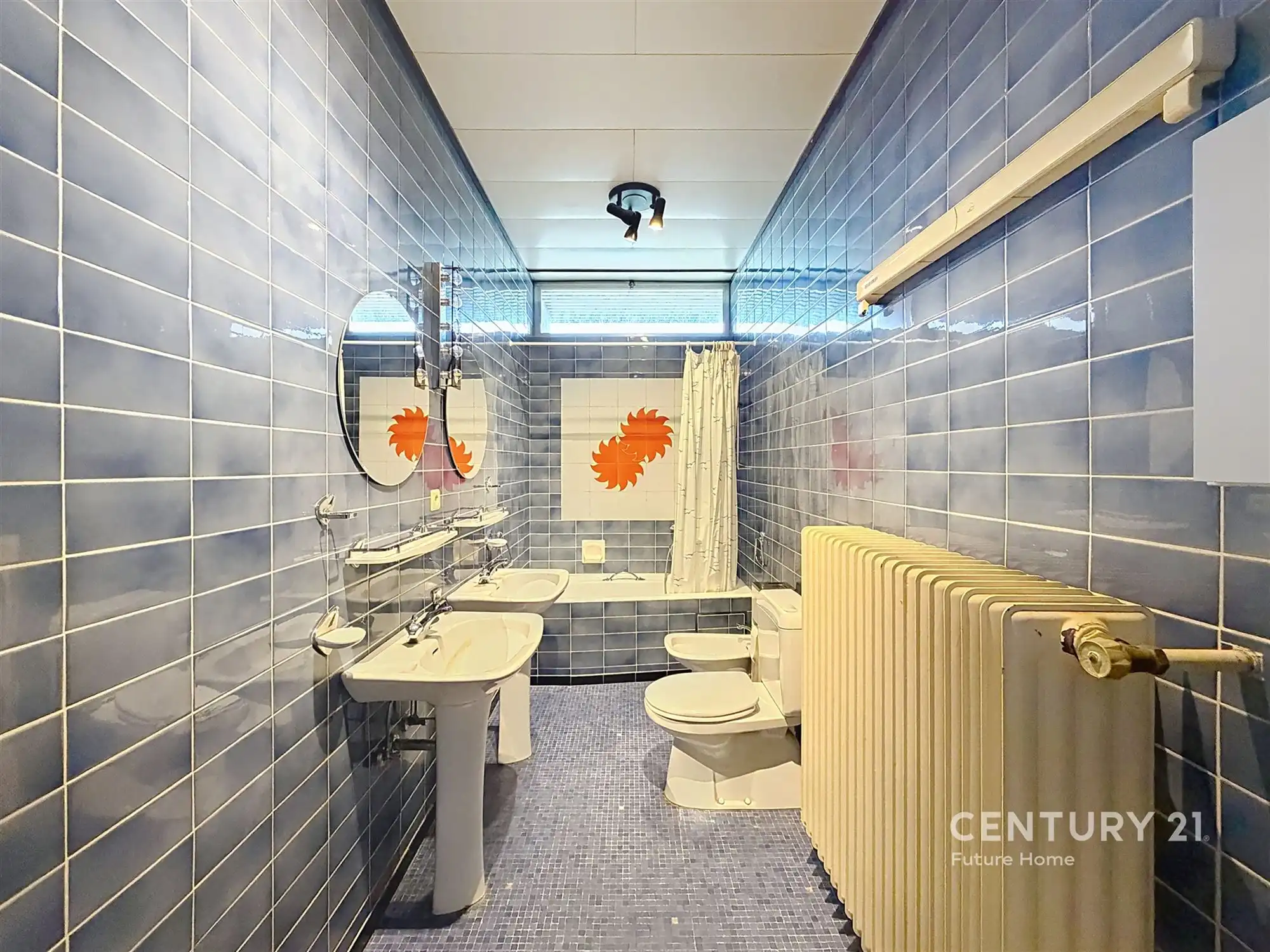 Karaktervolle architecturale woning met veel potentieel foto 15