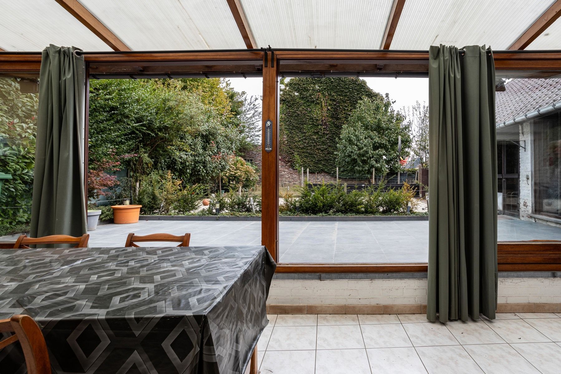 Woning met 3 garages en mogelijkheid tot verkaveling foto 14
