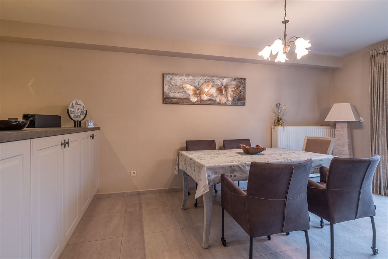 Gelijkvloers tweeslaapkamer appartement met terras en staanplaats in centrum  foto 8