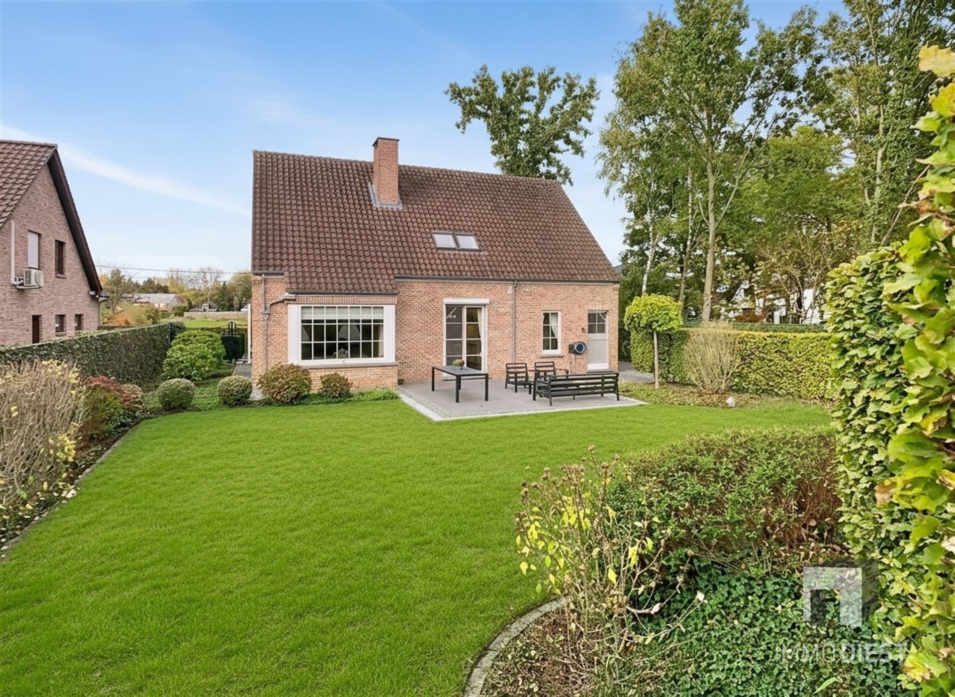Ontdek deze solide, karaktervolle woning in Veerle met een zeer gunstige ligging op 10 are. foto 44