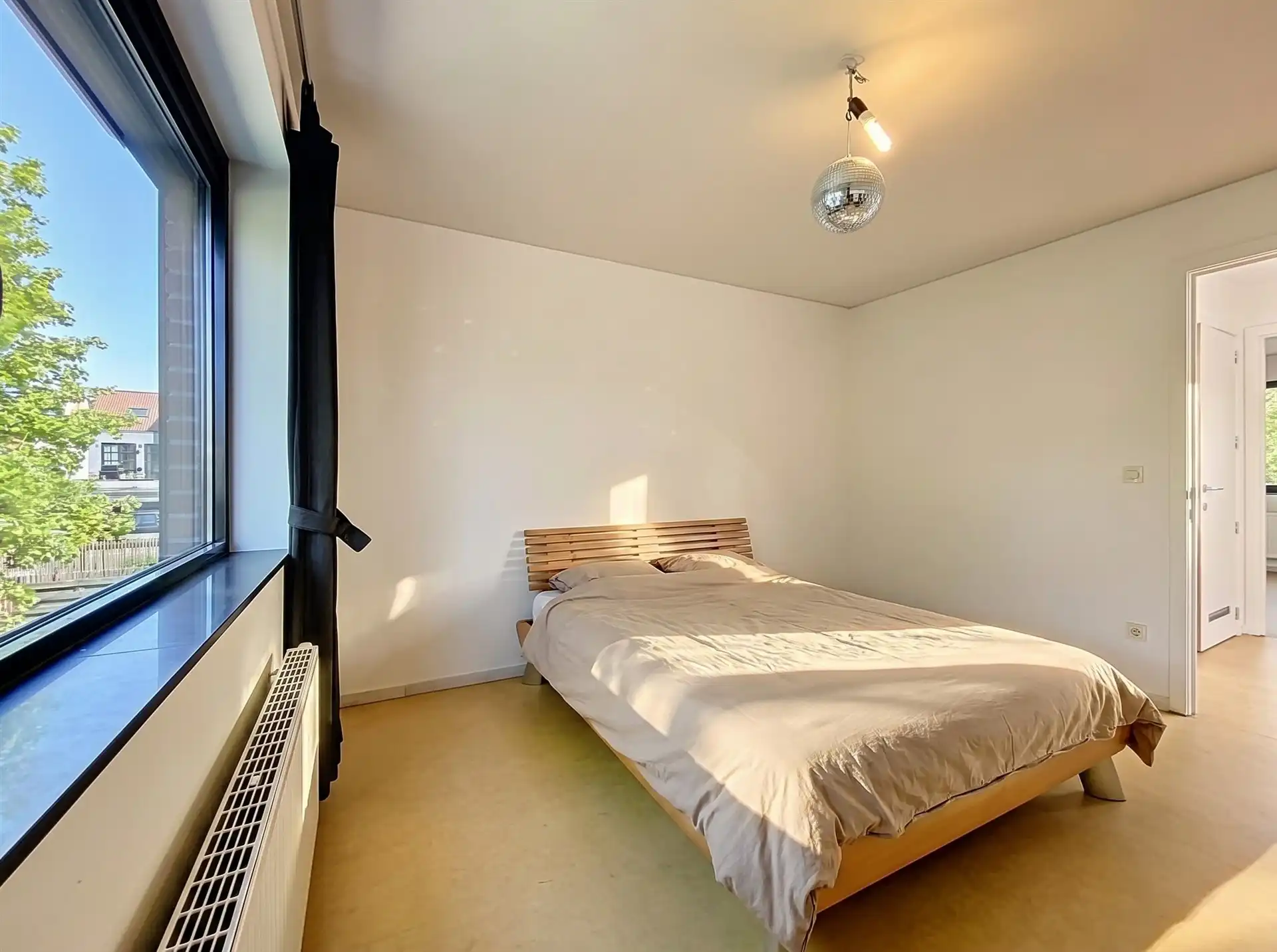 recente energiezuinige gezinswoning met 3 slaapkamers, gezellige tuin en carport . foto 9