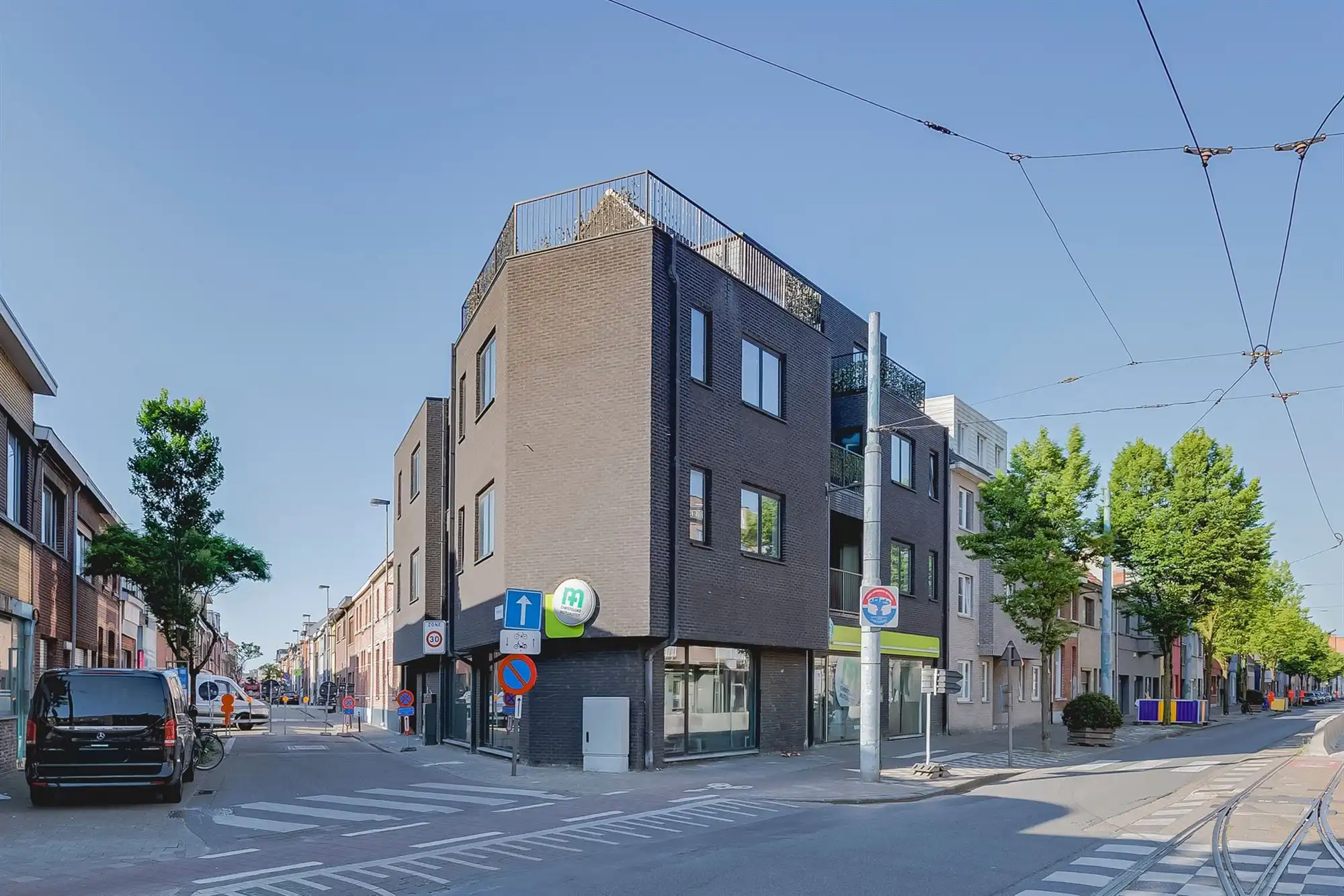 Ruim handelsgelijkvloers op uitstekende ligging!  foto 14