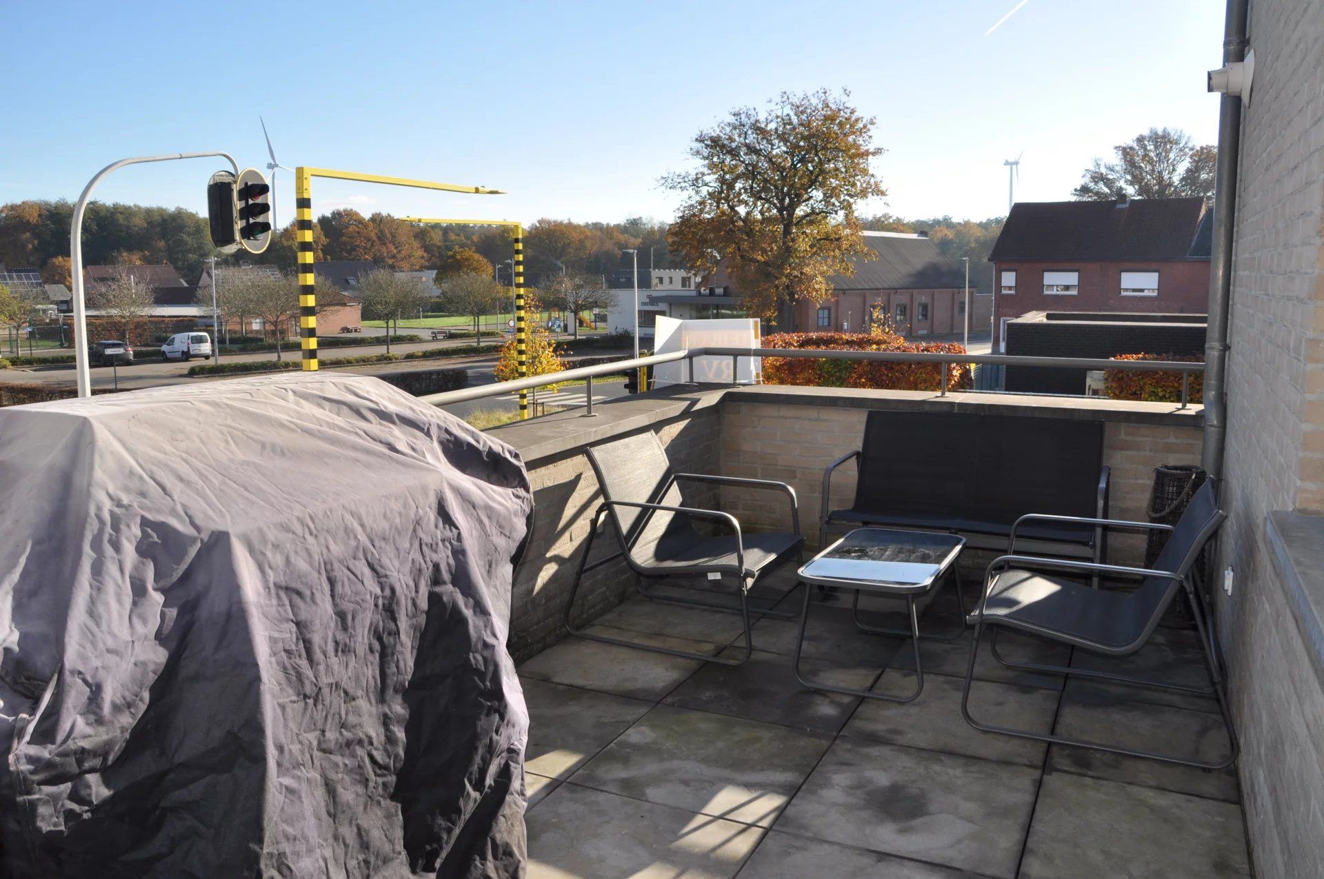 CENTRAAL GELEGEN LICHTRIJK APPARTEMENT VAN 104m² MET 2 SLPK'S foto 3