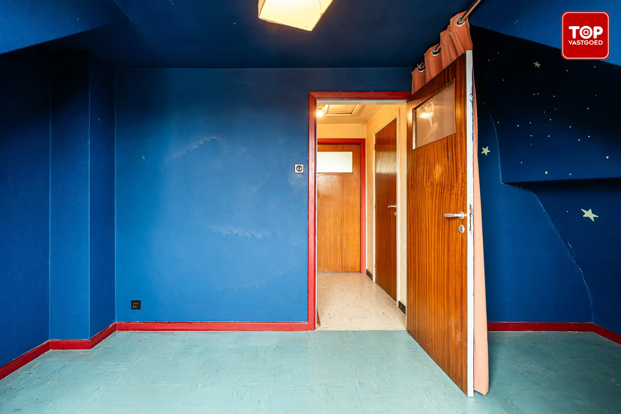 Instapklare woning met 4 slaapkamers, garage en prachtige tuin.  foto 25