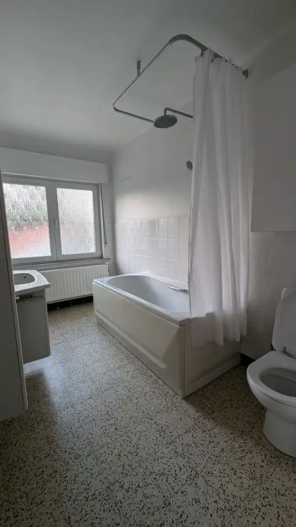 Ruime gerenoveerde woning met 3 slpks, gelegen op wandelafstand van het centrum !  foto 15