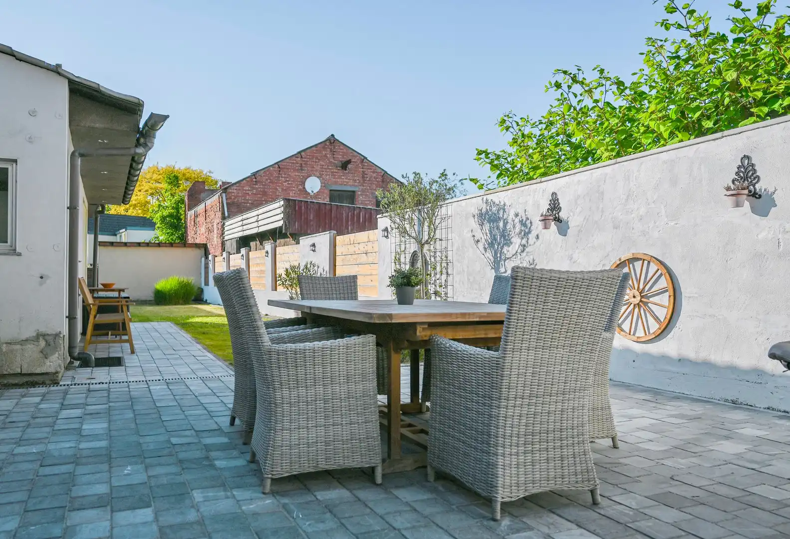 Ruime gezinswoning met tuin en grote garage in Branst. foto 24