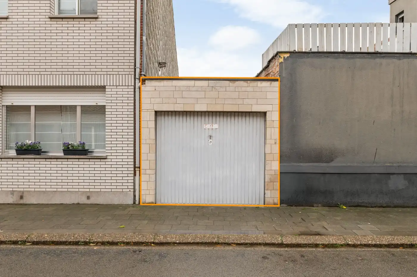 Knusse, centraal gelegen woning met 2 slpk. en garage foto 24