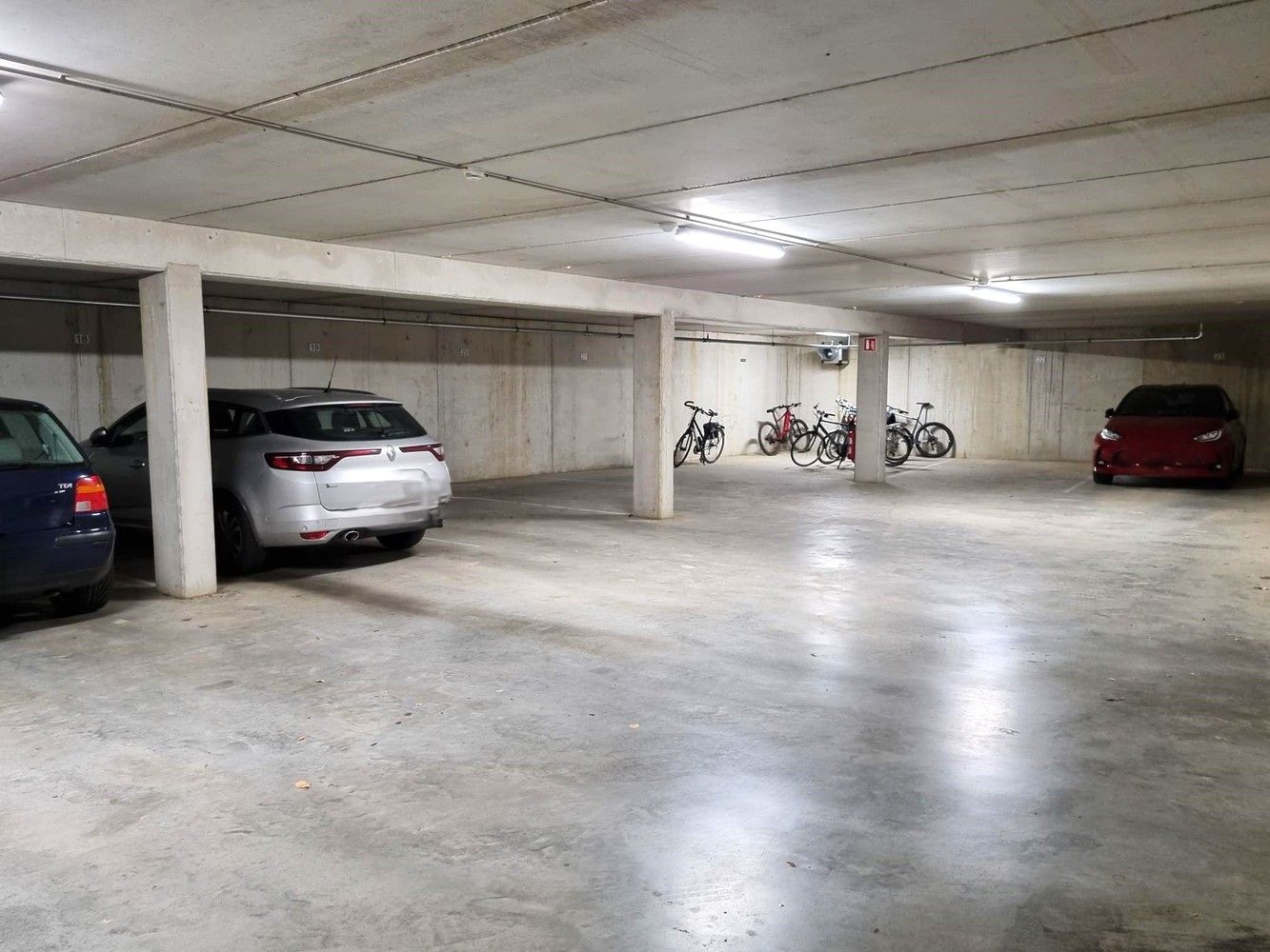 Ruim dakappartement van 95m² met zonnig, groot terras, kelderberging en parkeerplaats ondergronds. foto 14