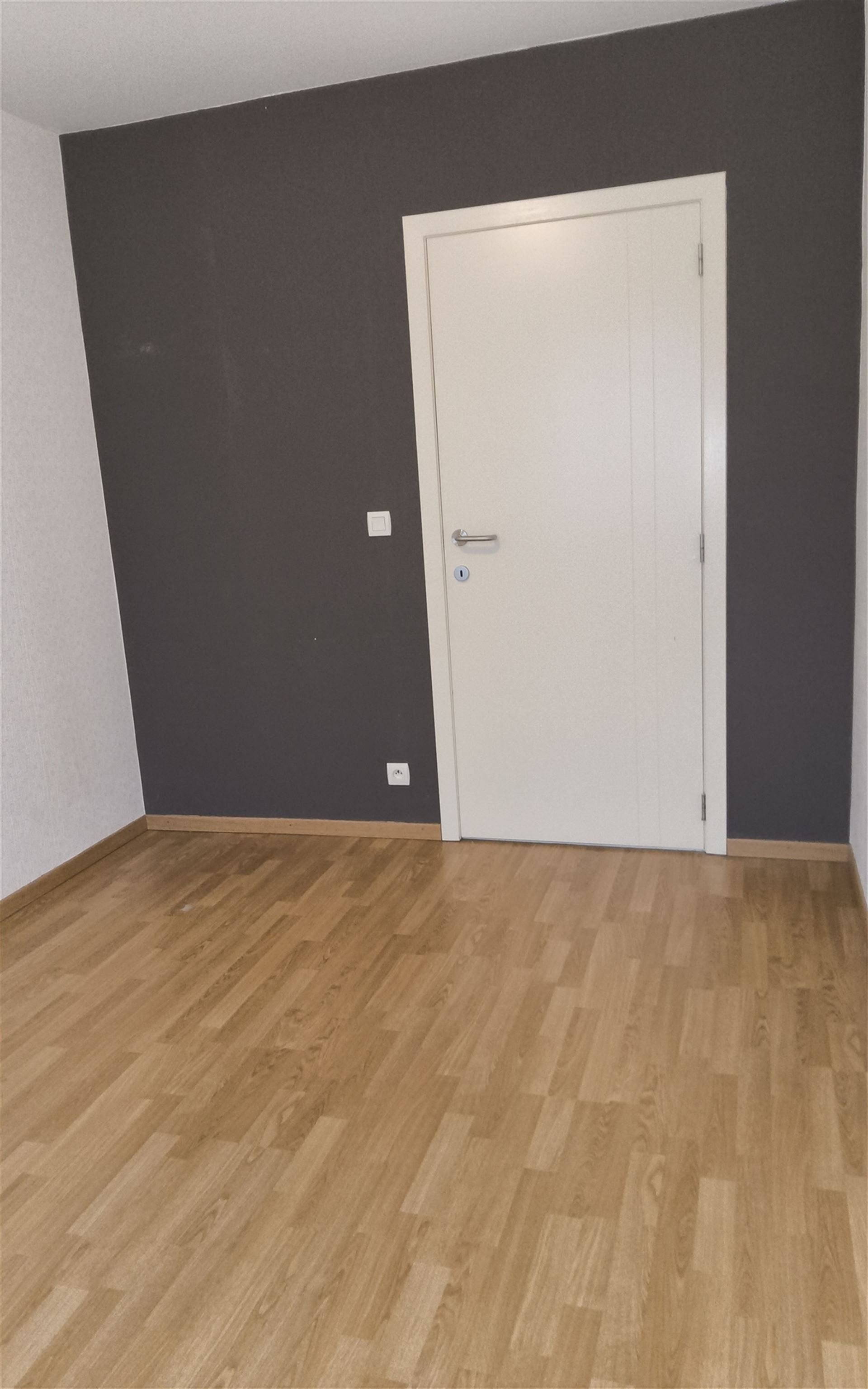 Ruim 2 slaapkamer-appartement met garage foto 19