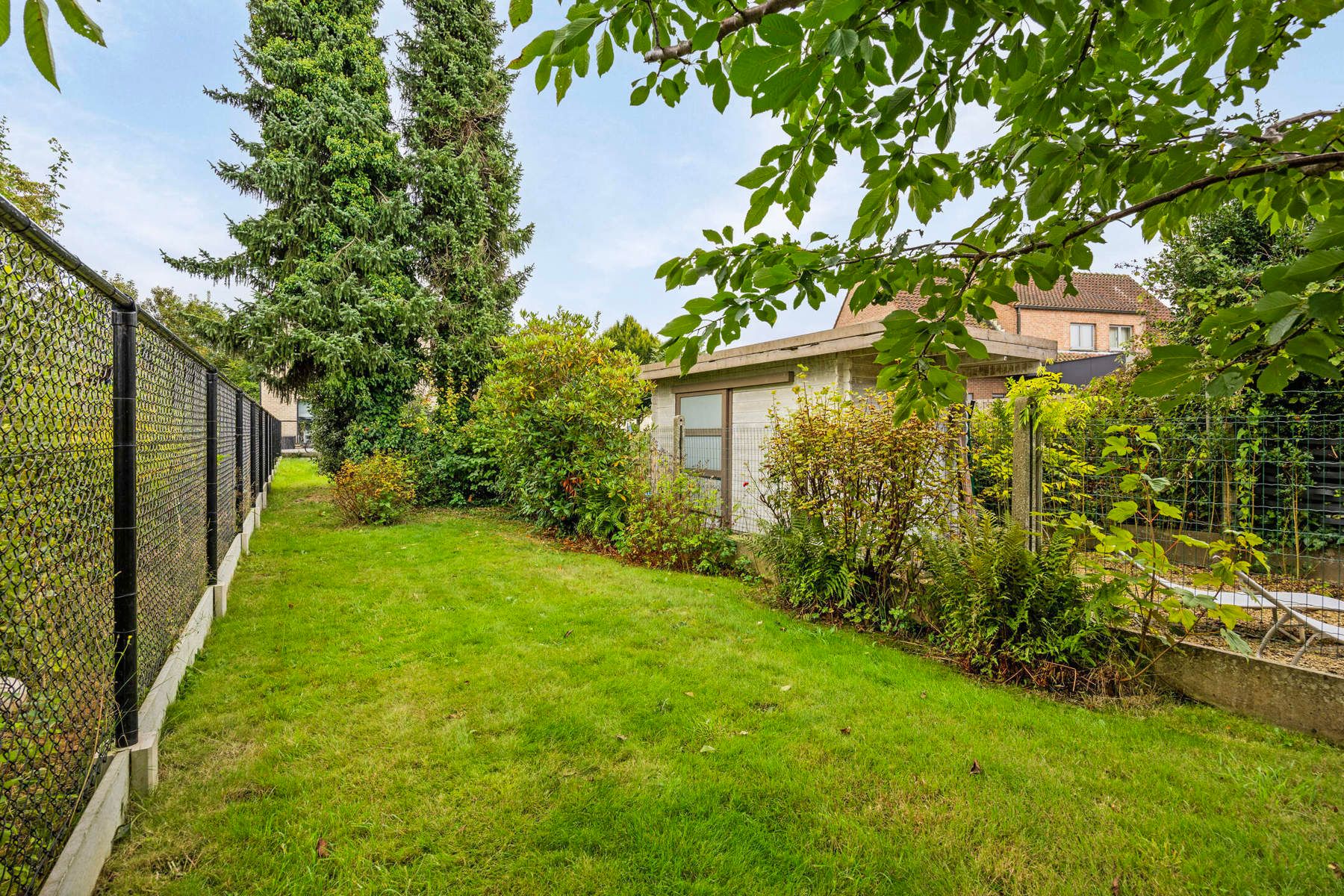 Gesloten bebouwing met 3 slaapkamers tuin en garage! foto 24