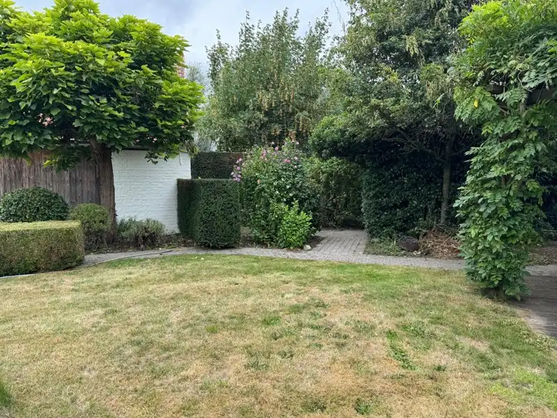 🏡 Uniek en authentiek pand vol karakter en mogelijkheden. Ruime woning, multifunctionele bijgebouwen en een charmante, omsloten tuin. foto 16