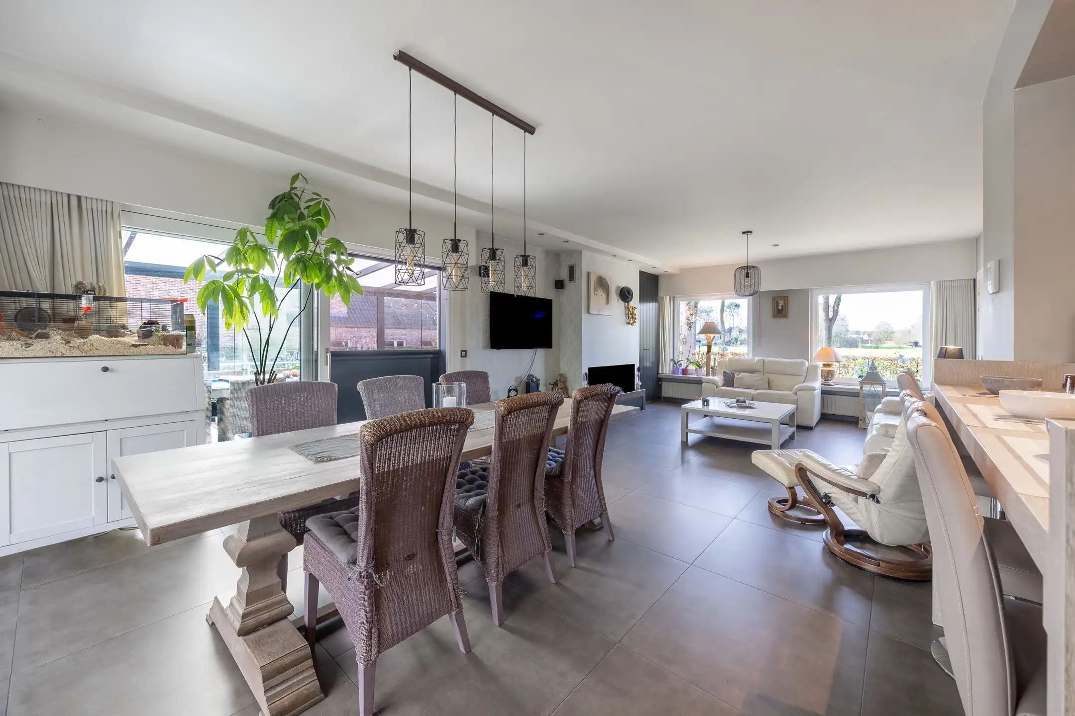 Ruime woning in rustige en groene omgeving foto 3