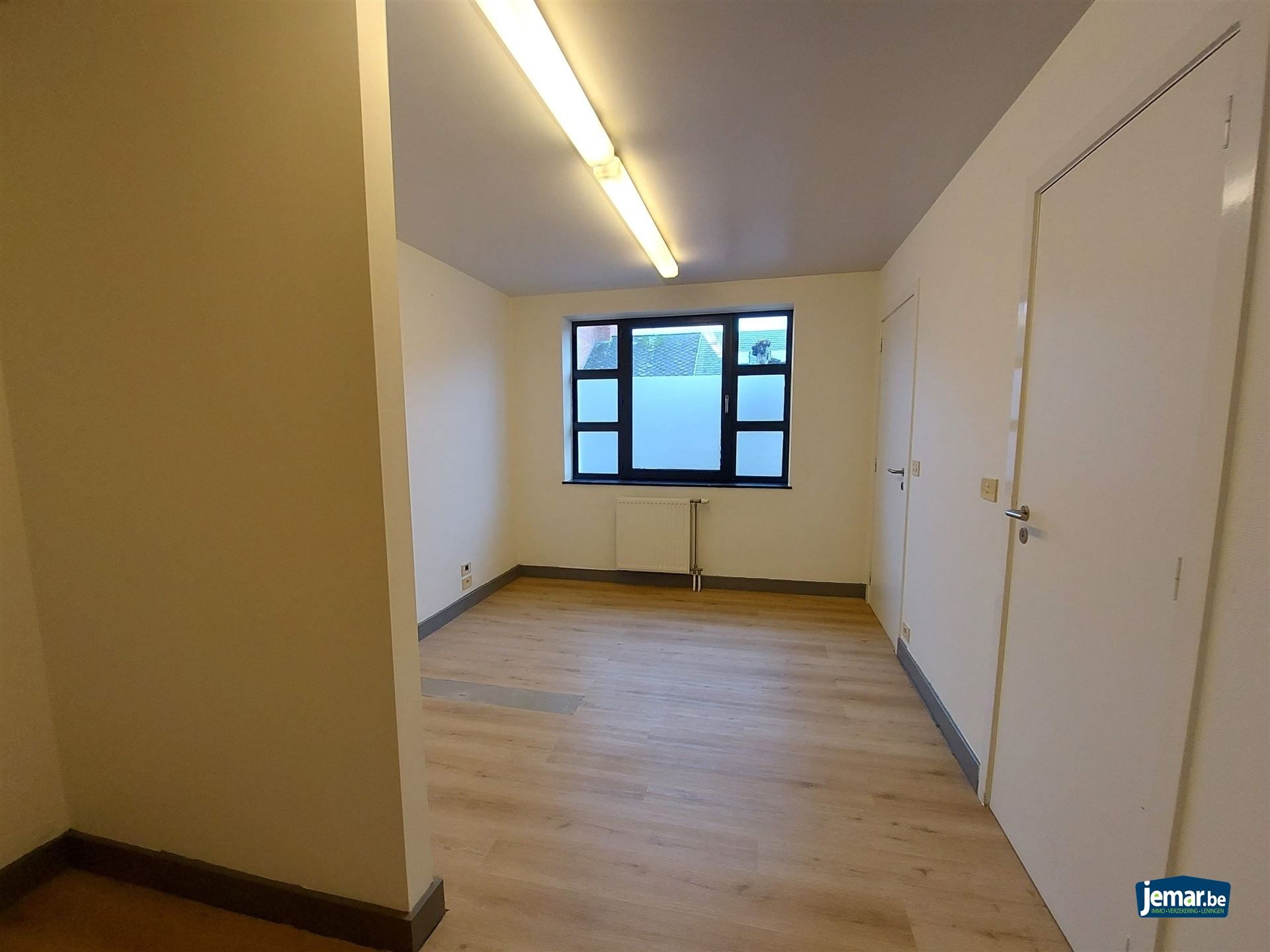 AANDELENOVERDRACHT: Handelspand met appartement foto 19