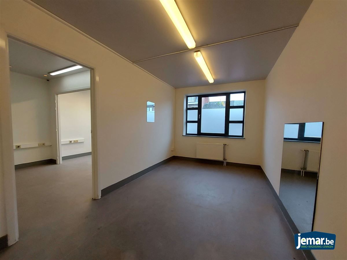 AANDELENOVERDRACHT: Handelspand met appartement foto 19